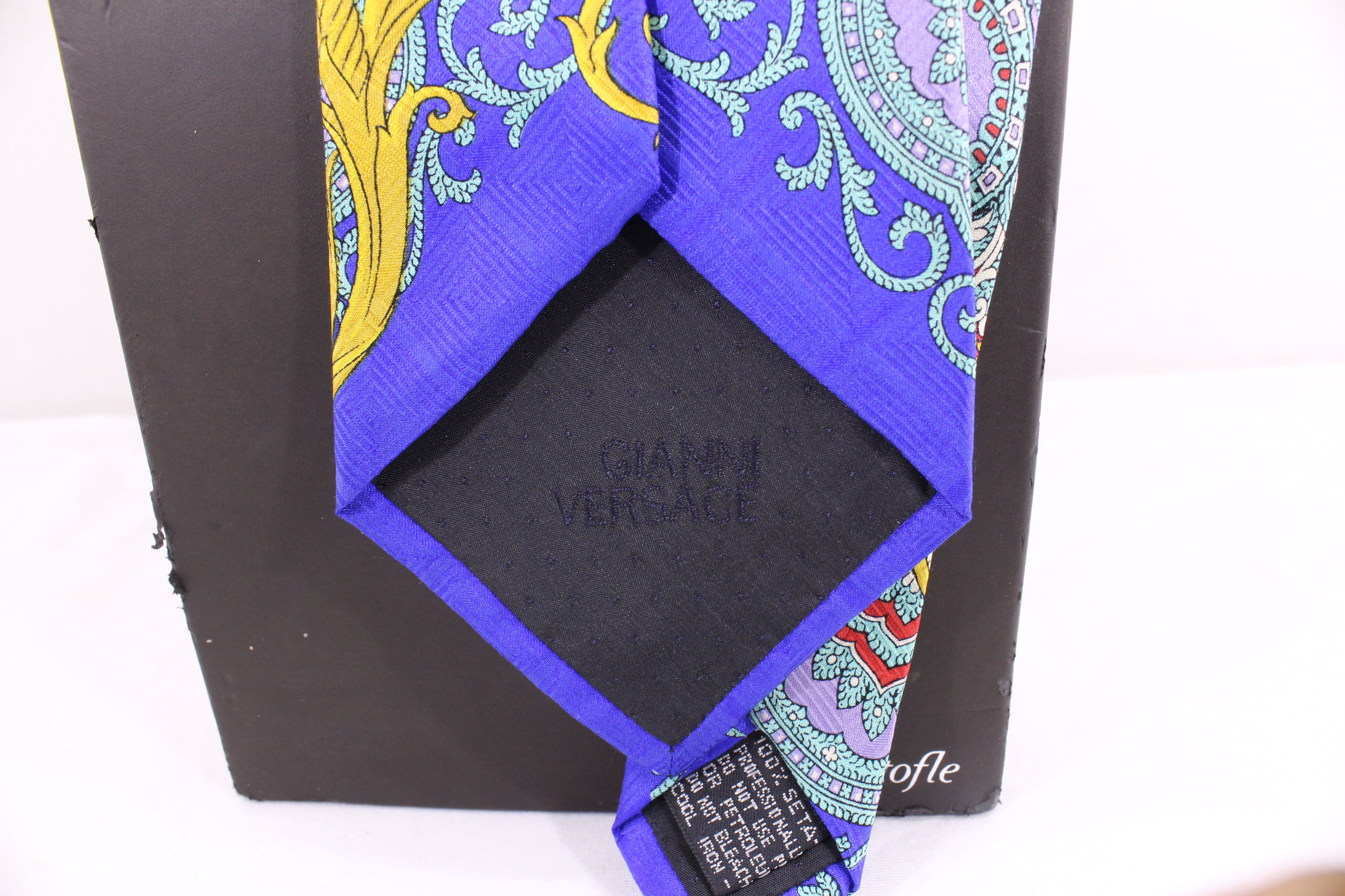 Voir photo 6 de Cravate colorée vintage / 100% soie - Signée Gianni Versace Cravate colorée vintage / 100% soie - Signée Gianni Versace Très bon état reconditionné photo 6