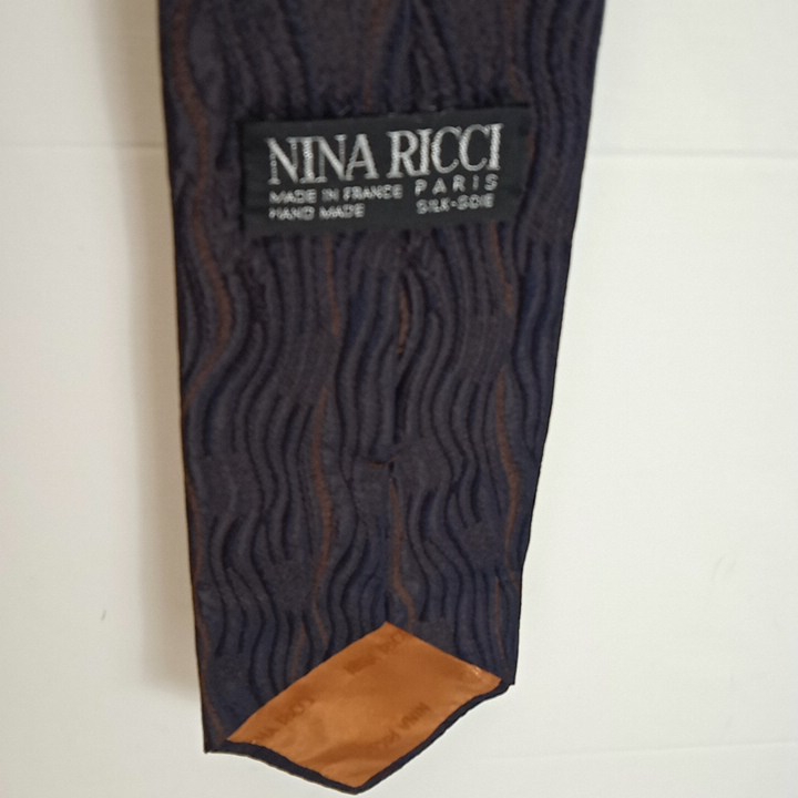 Voir photo 7 de Cravate en soie "NINA RICCI" Cravate en soie "NINA RICCI" État correct reconditionné photo 7