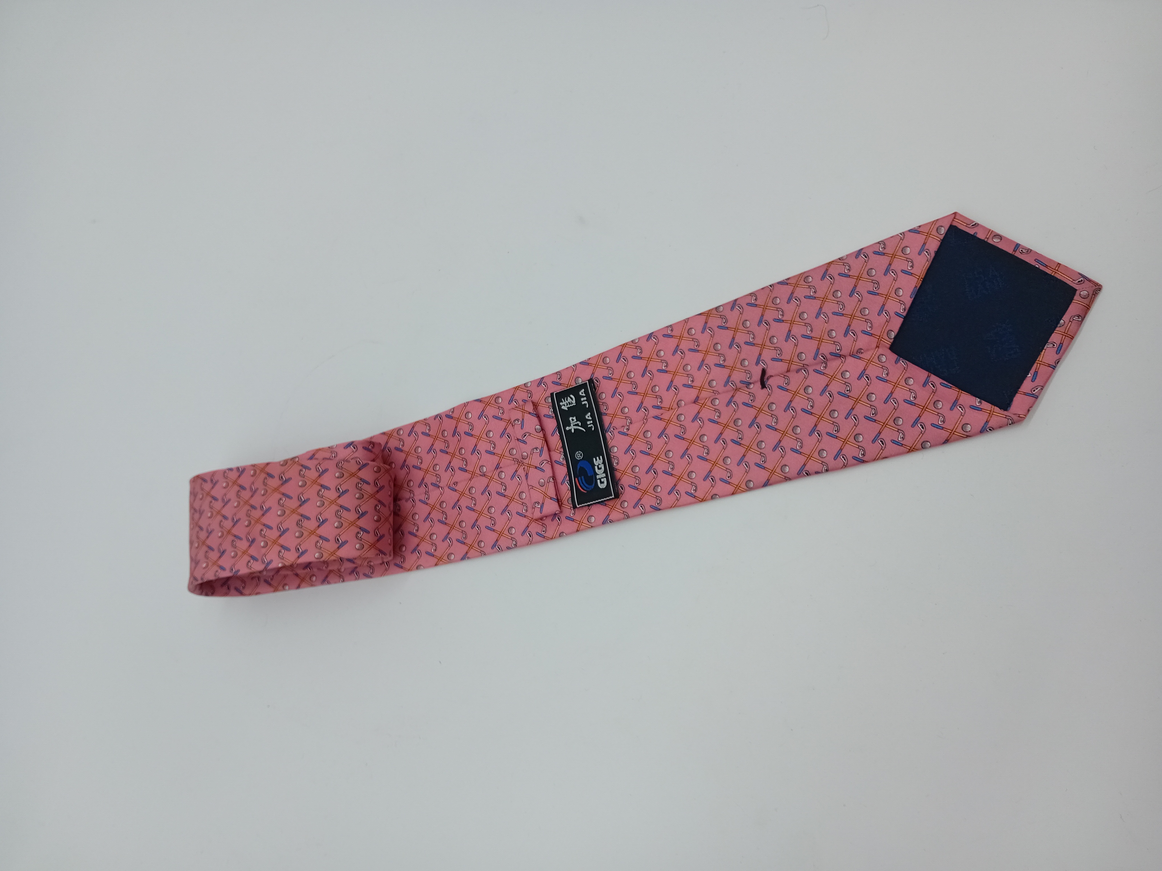 Voir photo 3 de Cravate Gige Rose Motif Golf T5069 (T5069) Cravate Gige Rose Motif Golf T5069 (T5069) Bon état reconditionné photo 3