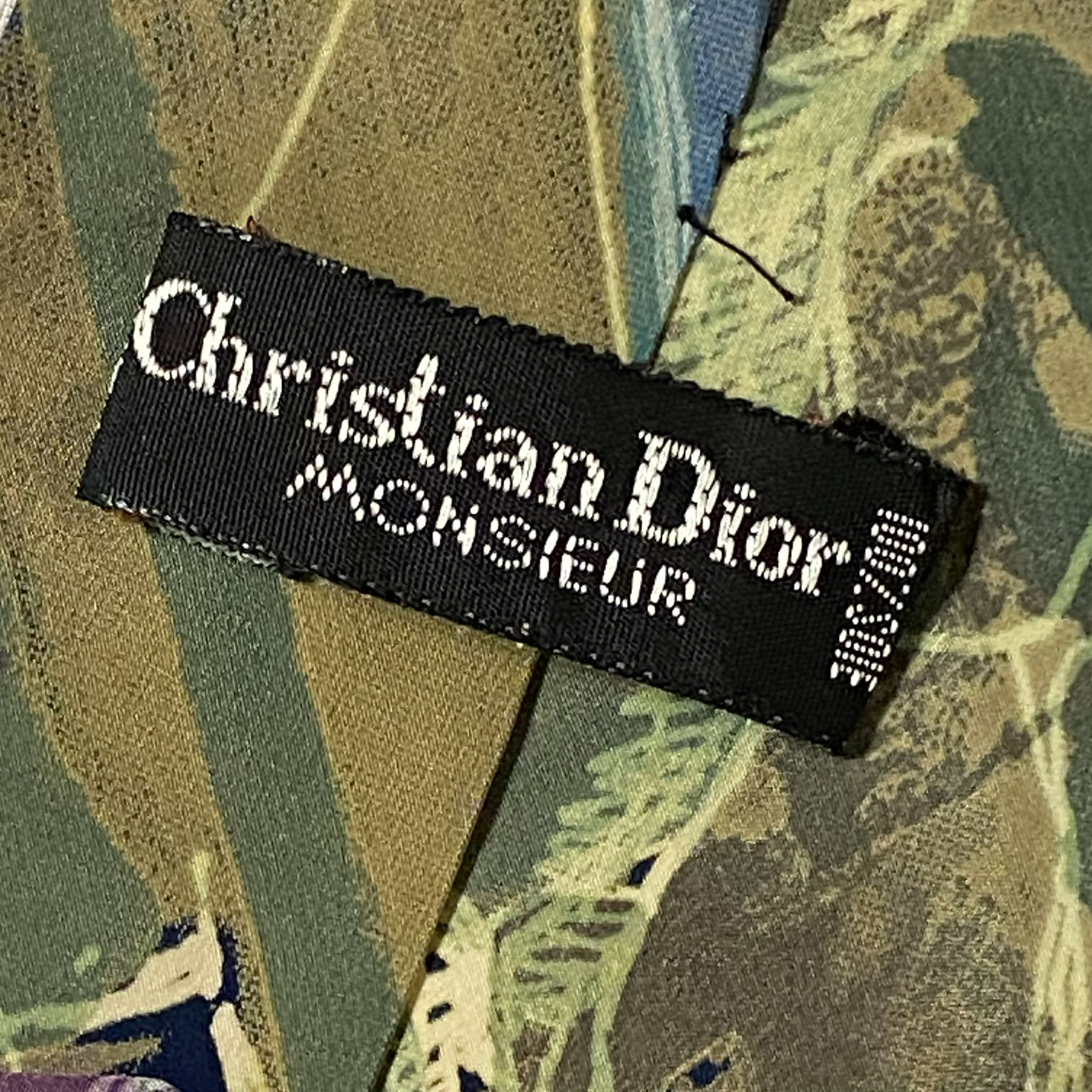 Voir photo 5 de Cravate Homme en Soie - CHRISTIAN DIOR Cravate Homme en Soie - CHRISTIAN DIOR Très bon état reconditionné photo 5