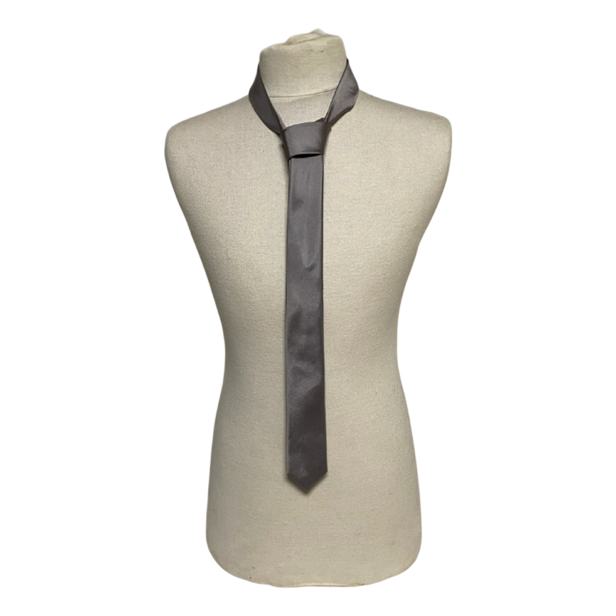 Acheter Cravate Homme en Soie - TORRENTE Très bon état - 10,00 € Cravate Homme en Soie - TORRENTE Très bon état reconditionné disponible sur Label Emmaüs