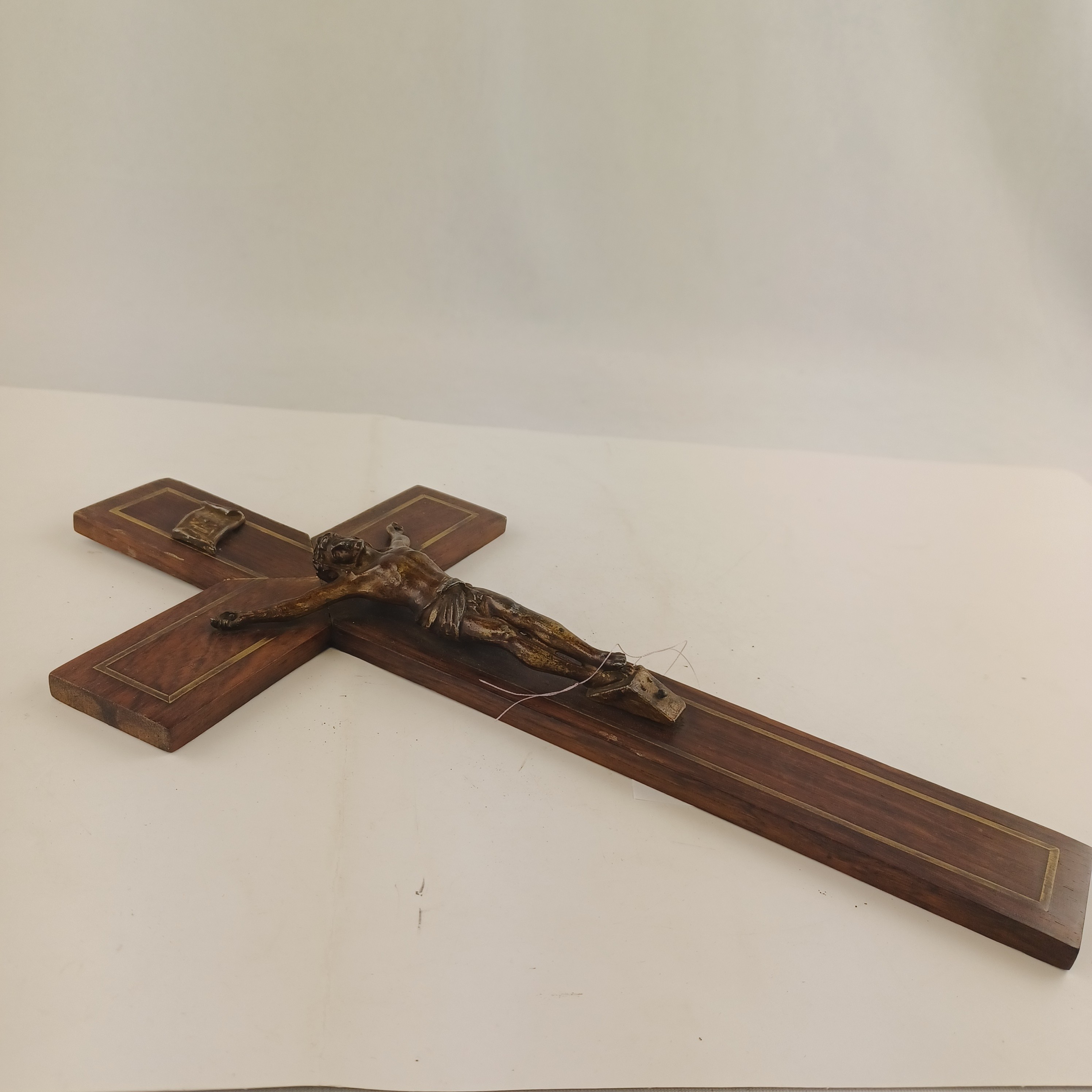 Voir photo 2 de Croix chrétienne de bois avec Jésus de 38 cm Croix chrétienne de bois avec Jésus de 38 cm Très bon état reconditionné photo 2