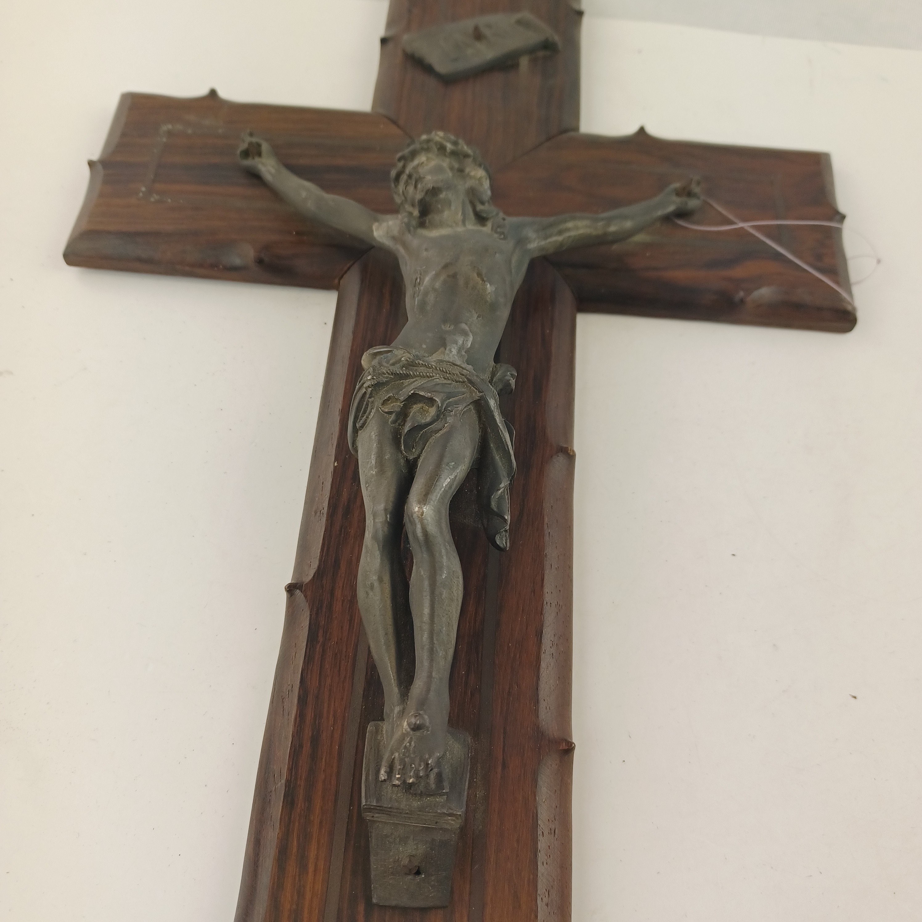 Voir photo 2 de Croix de Jesus, crucifix en chêne de 42cm Croix de Jesus, crucifix en chêne de 42cm Très bon état reconditionné photo 2