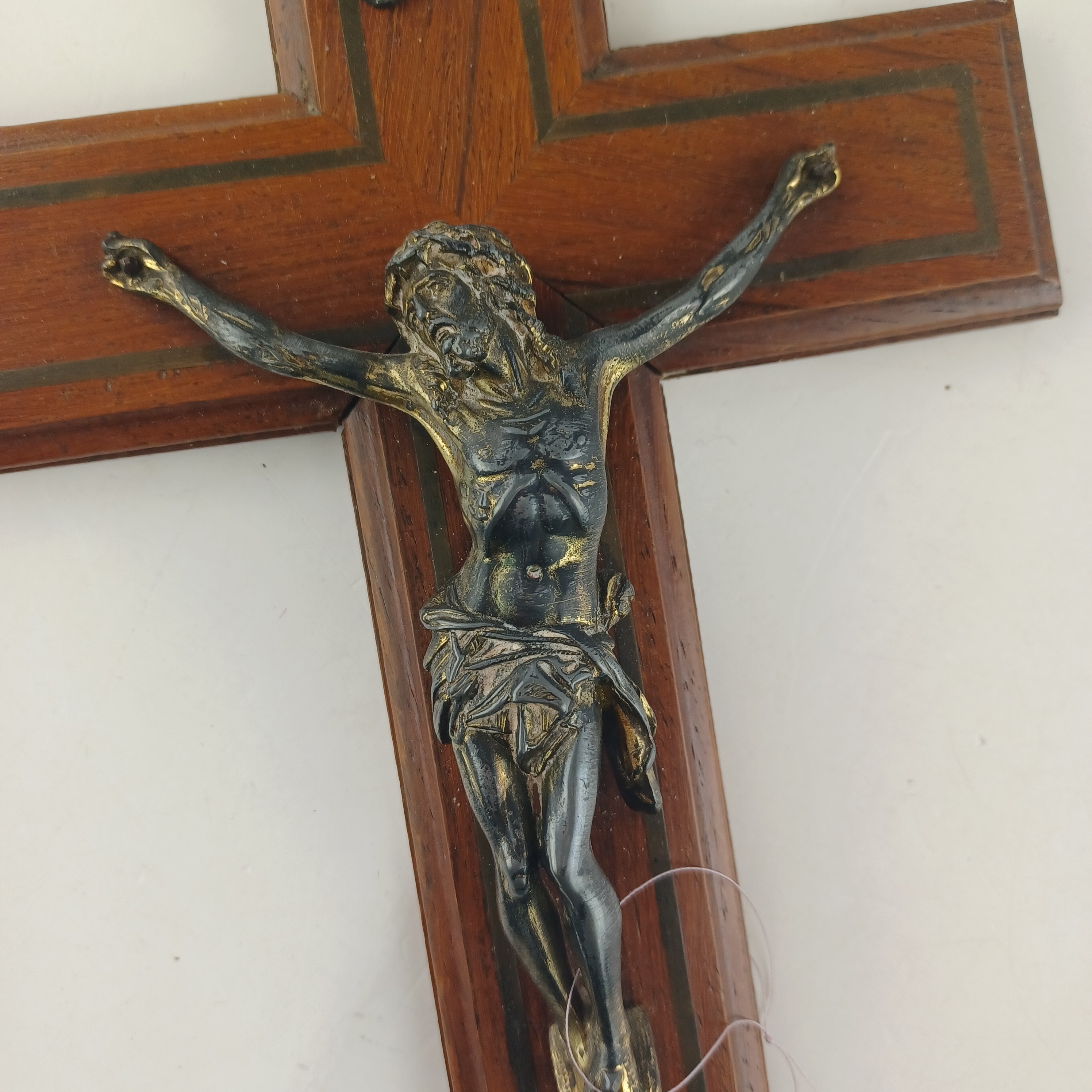 Voir photo 3 de Croix de Jésus en boix INRI de 36x19 cm Croix de Jésus en boix INRI de 36x19 cm Très bon état reconditionné photo 3