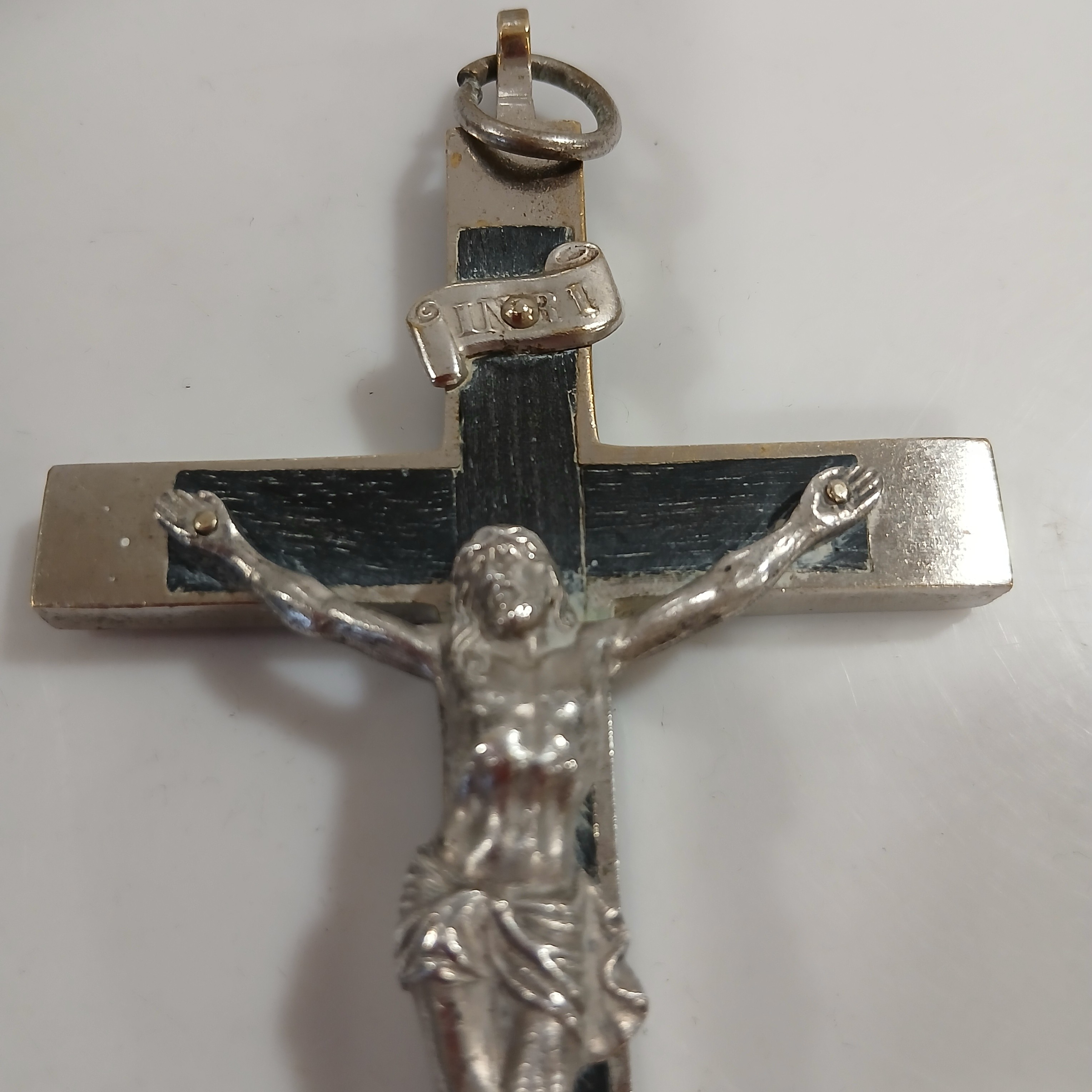 Voir photo 4 de Crucifix ébène et bronze argenté. Début XXème. Crucifix ébène et bronze argenté. Début XXème. Très bon état reconditionné photo 4