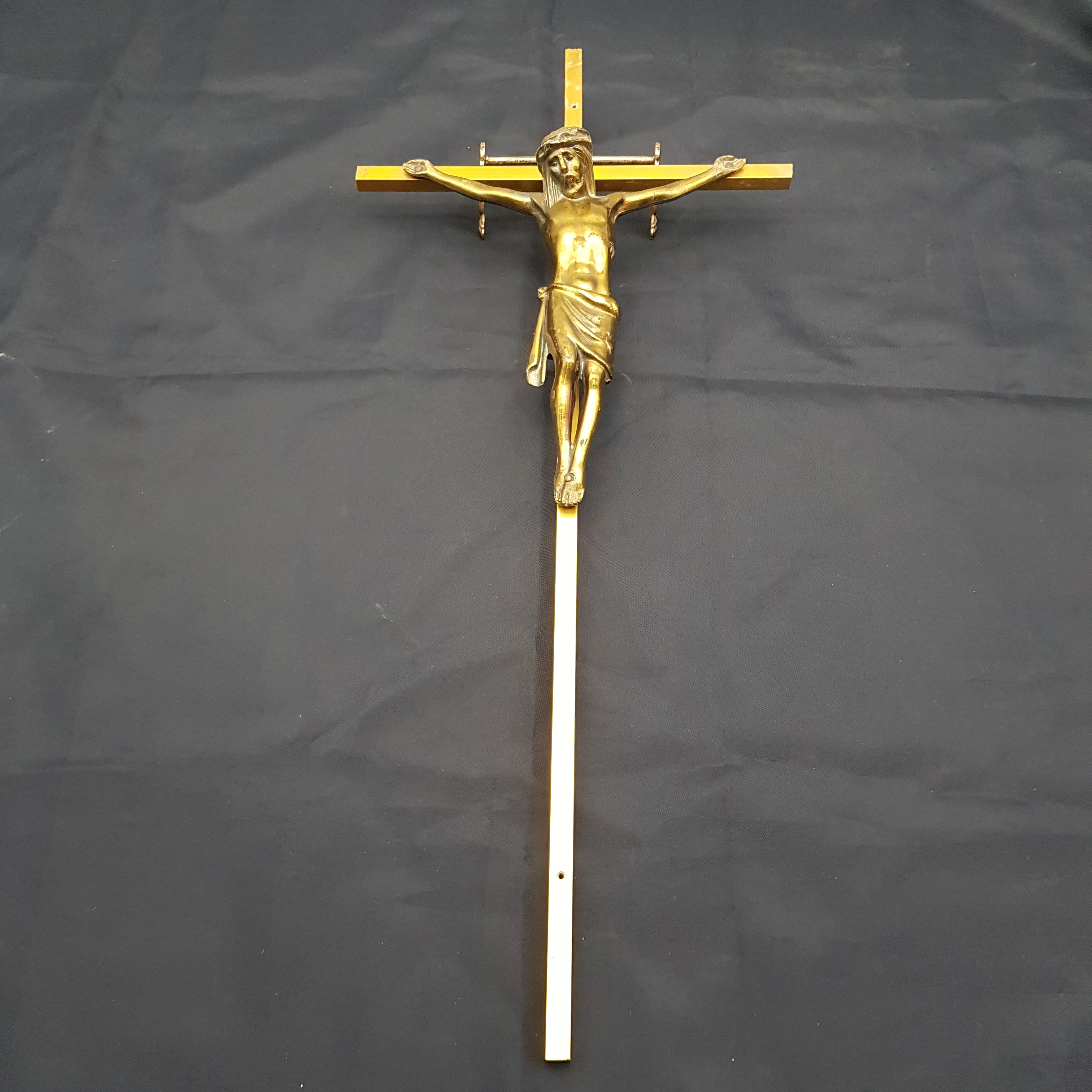 Voir photo 3 de Crucifix en bronze - Jésus christ sur croix en laiton - Croix chrétienne murale - crucifix catholique Crucifix en bronze - Jésus christ sur croix en laiton - Croix chrétienne murale - crucifix catholique reconditionné photo 3