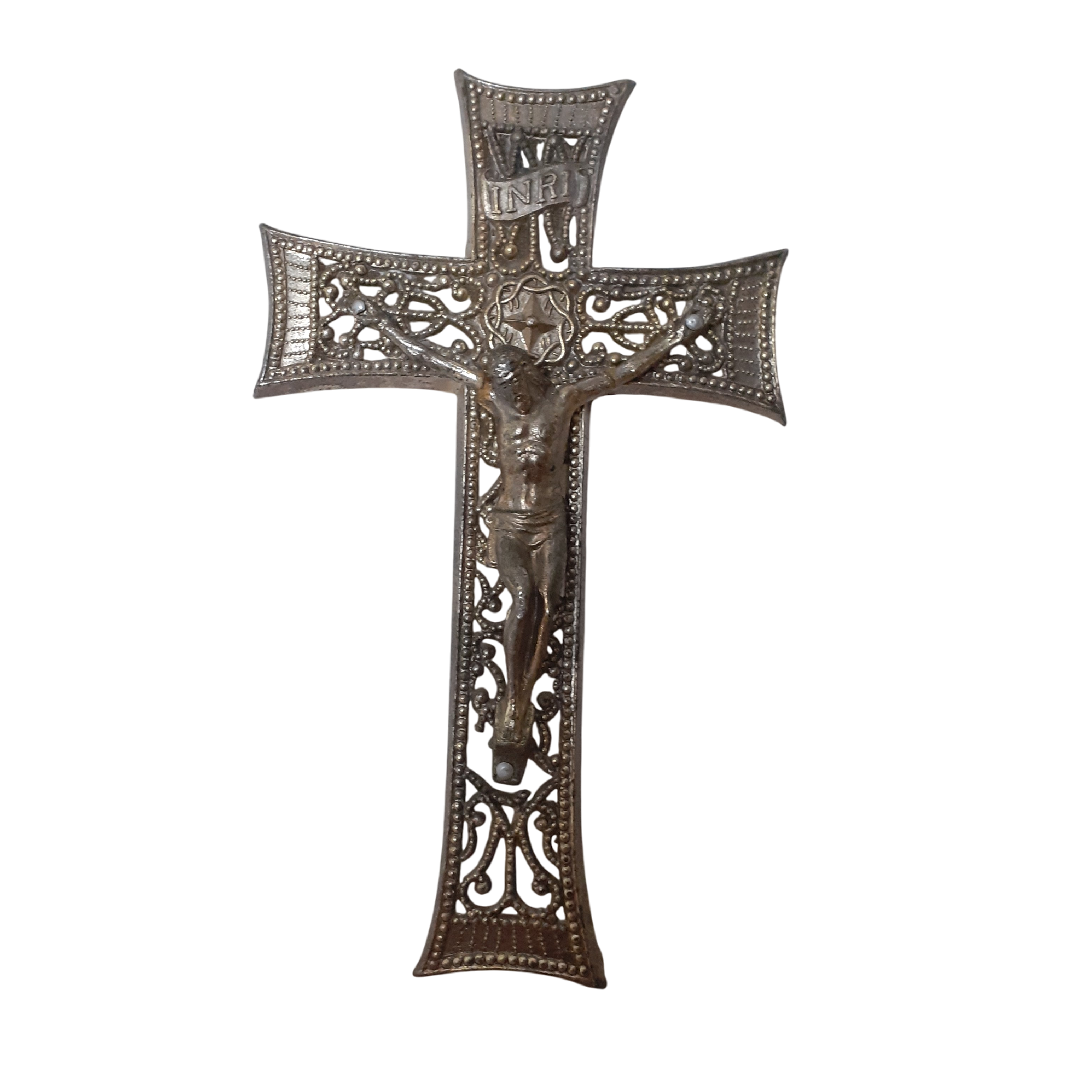 Crucifix en métal ajouré. 16 cm Bon état - 10,00 € Crucifix en métal ajouré. 16 cm Bon état reconditionné disponible sur Label Emmaüs