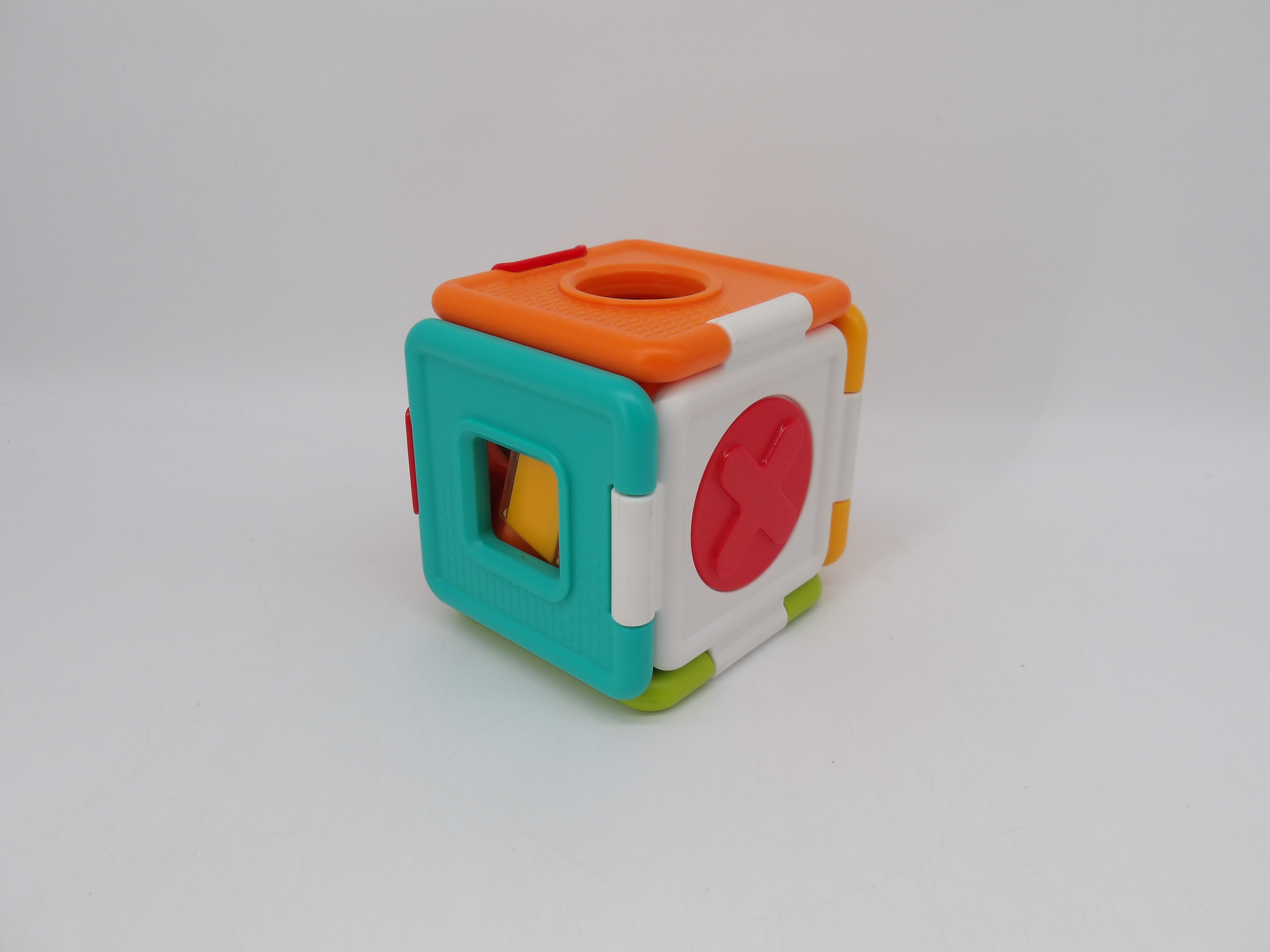 Voir photo 3 de Cube d'activités - 2 en 1 - Trieur de formes et puzzle Cube d'activités - 2 en 1 - Trieur de formes et puzzle Très bon état reconditionné photo 3