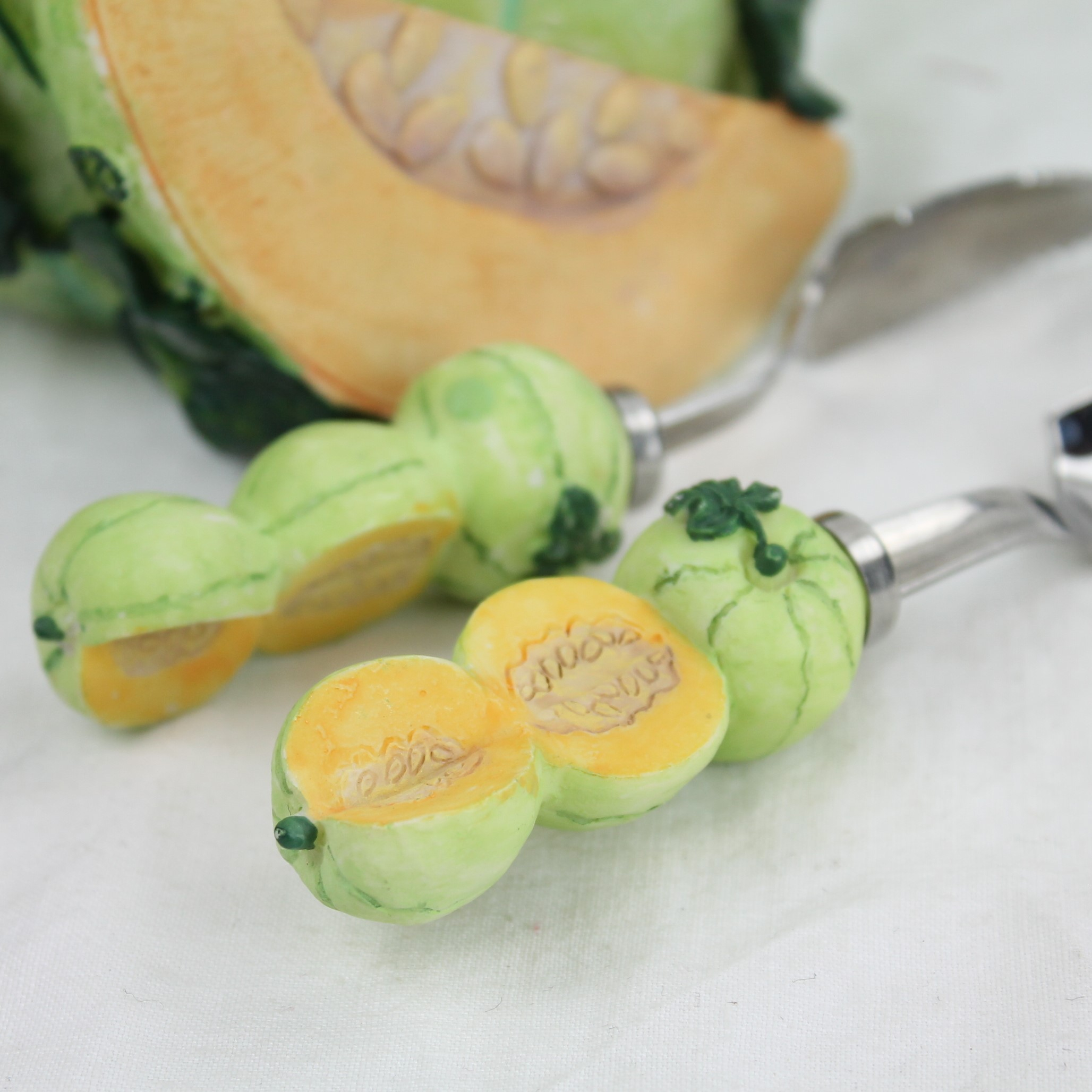 Voir photo 2 de Cuillière à Melon et support - Résine et Inox Cuillière à Melon et support - Résine et Inox Très bon état reconditionné photo 2