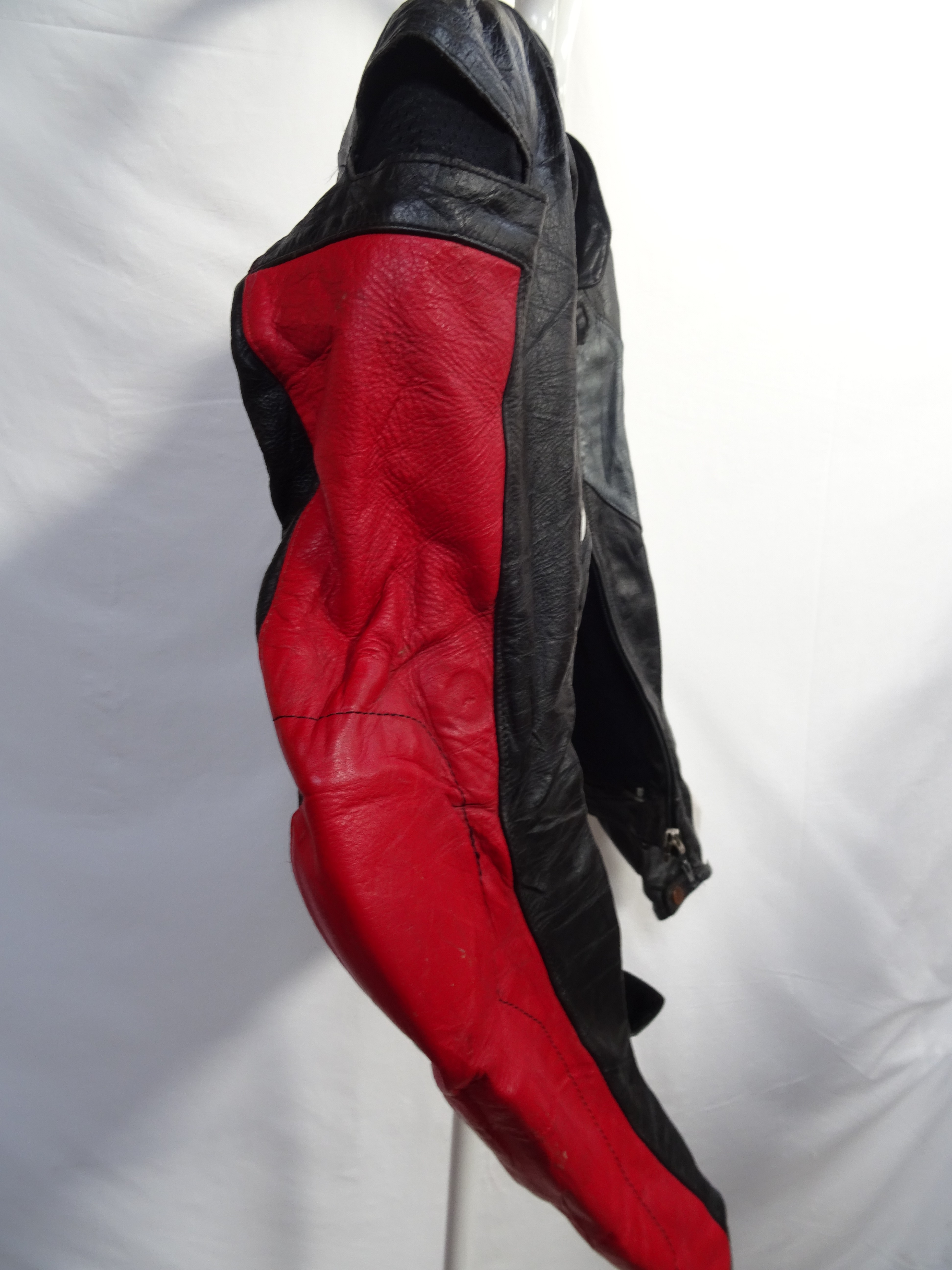 Voir photo 6 de Cuir moto homme "Dainese" taille 50 Cuir moto homme "Dainese" taille 50 État correct reconditionné photo 6