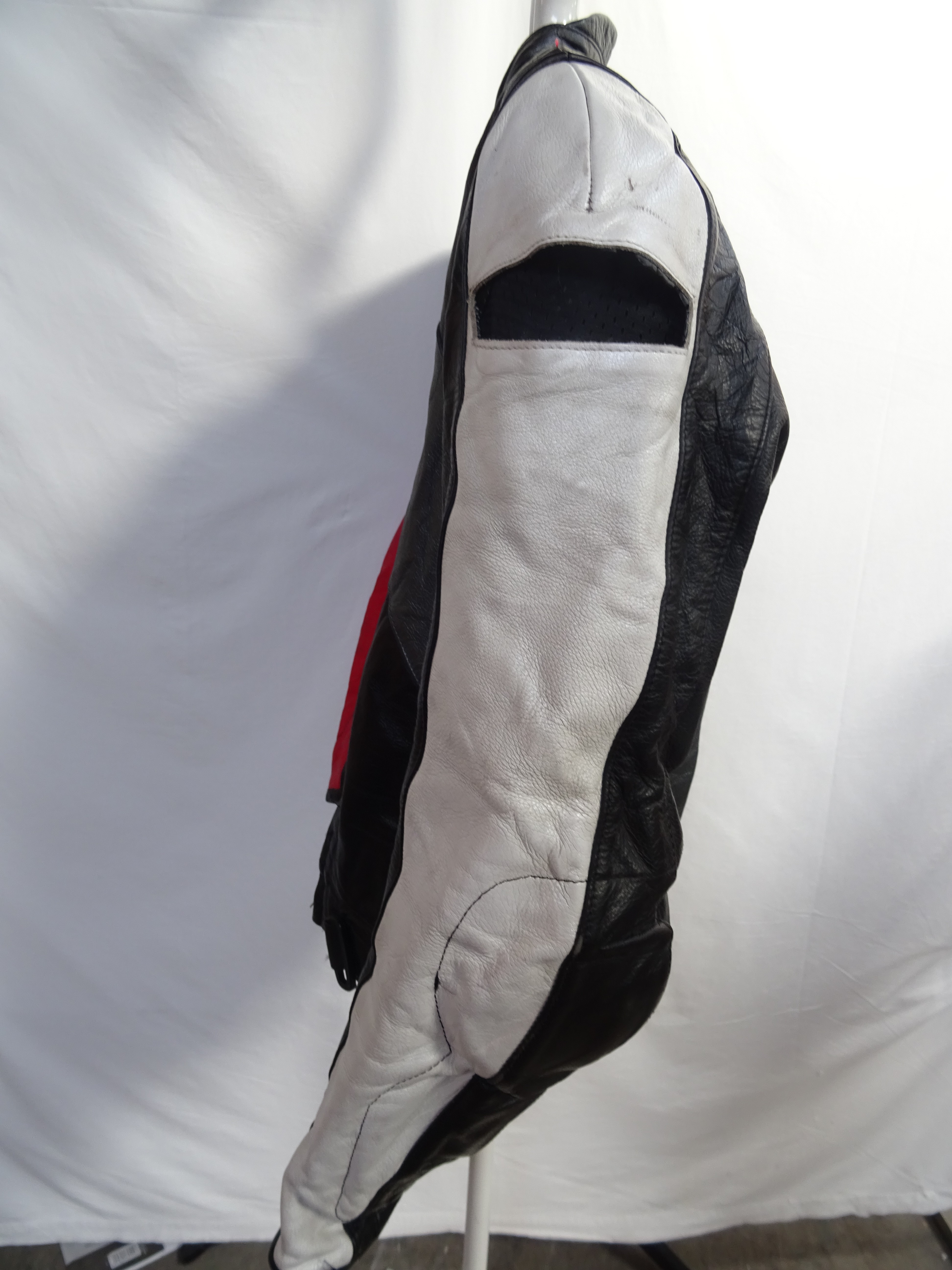 Voir photo 7 de Cuir moto homme "Dainese" taille 50 Cuir moto homme "Dainese" taille 50 État correct reconditionné photo 7