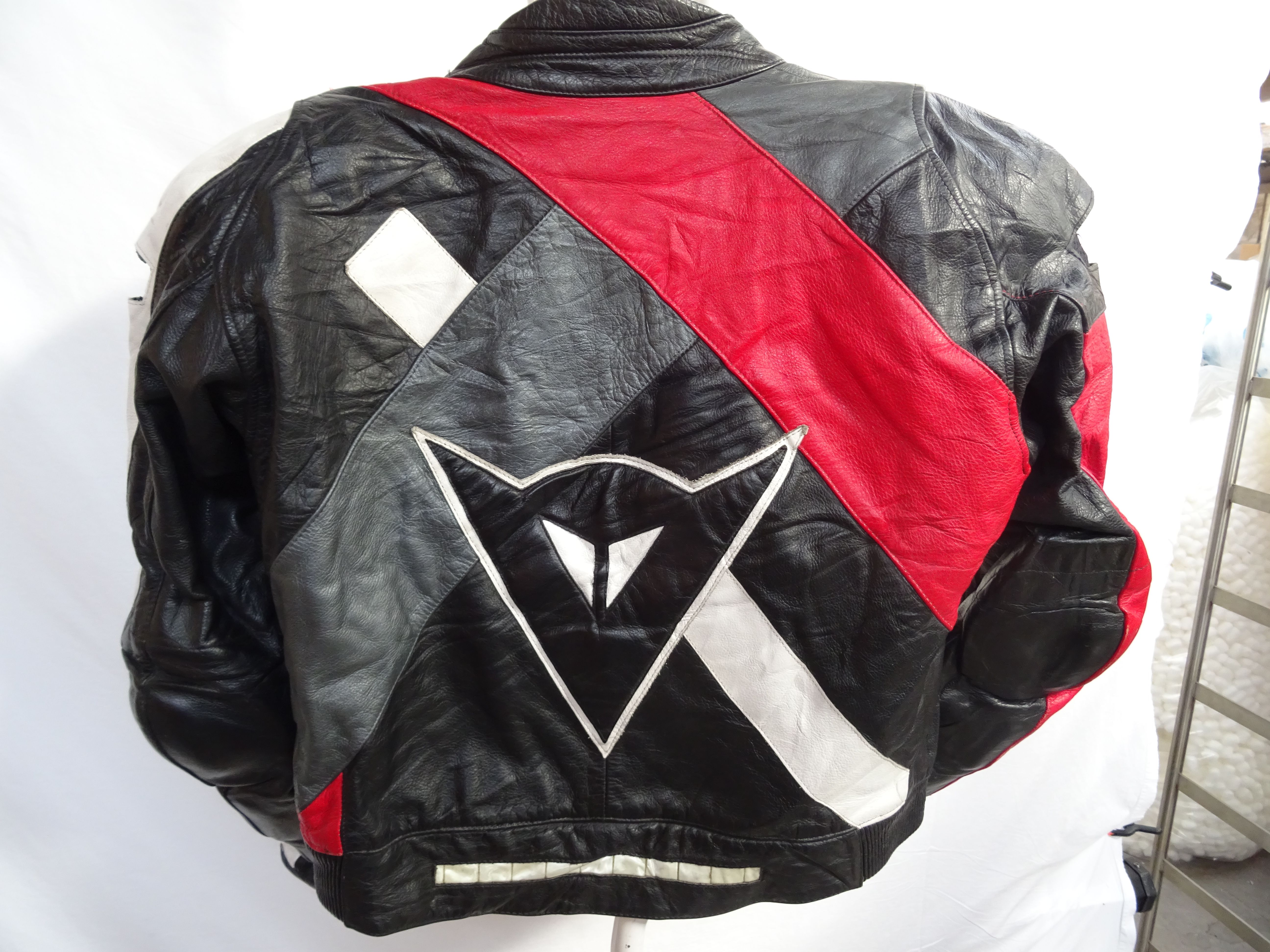 Voir photo 9 de Cuir moto homme "Dainese" taille 50 Cuir moto homme "Dainese" taille 50 État correct reconditionné photo 9