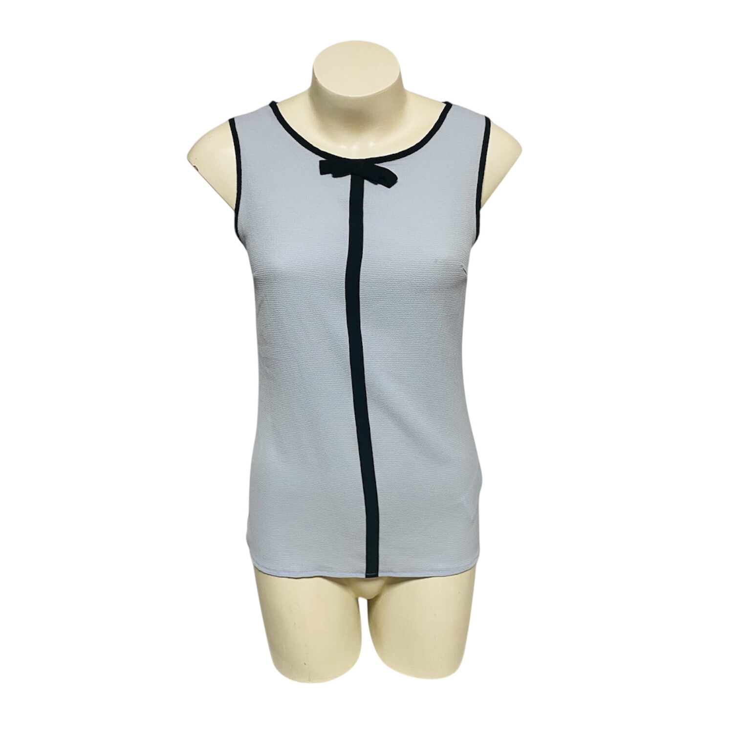 Débardeur Femme - NAF NAF - S Très bon état - 10,00 € Débardeur Femme - NAF NAF - S Très bon état reconditionné disponible sur Label Emmaüs