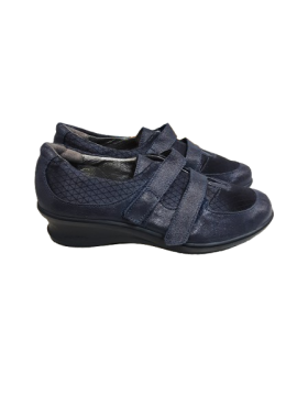 Derbies à velcro bleus irisés T38 de seconde main - 10,00 € Derbies à velcro bleus irisés T38 de seconde main N/A reconditionné disponible sur Claquettes Market