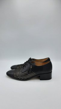 Acheter Derbies Bocage noires de seconde main - 35,00 € | Dero Derbies Bocage noires de seconde main Bocage reconditionné disponible sur Claquettes Market | Dero