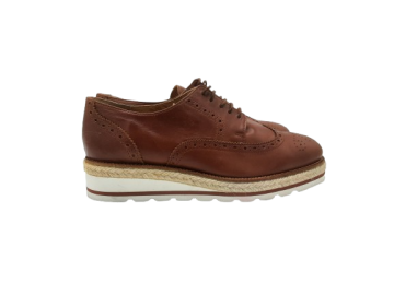Derbies camel Galerie Lafayette - 20,00 € Derbies camel Galerie Lafayette Galeries Lafayette reconditionné disponible sur Claquettes Market