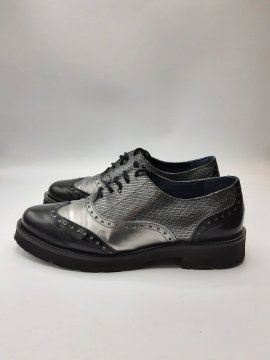 Derbies dorking grises de seconde main - 20,00 € Derbies dorking grises de seconde main reconditionné disponible sur Claquettes Market