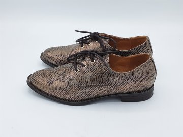 Acheter Derbies Eram 36 imprimé croco doré de seconde main - 20,00 € Derbies Eram 36 imprimé croco doré de seconde main Eram reconditionné disponible sur Claquettes Market