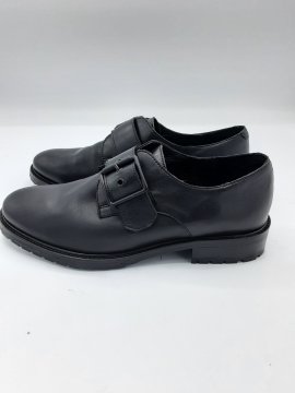 Acheter Derbies Galeries Lafayette noires de seconde main - 25,00 € Derbies Galeries Lafayette noires de seconde main reconditionné disponible sur Claquettes Market
