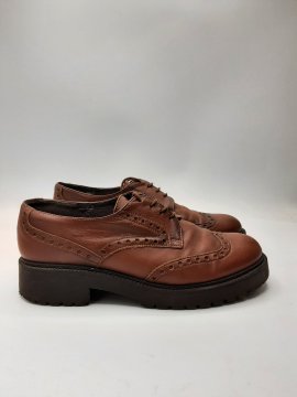 Acheter Derbies marrons de seconde main - 15,00 € Derbies marrons de seconde main reconditionné disponible sur Claquettes Market