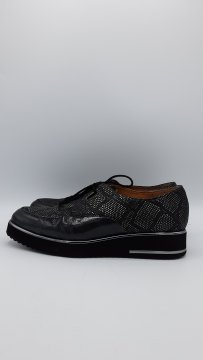 Derbies noires de seconde mains Très bon état - 20,00 € Derbies noires de seconde mains Très bon état Geox reconditionné disponible sur Claquettes Market