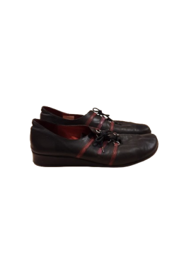 Acheter Derbies noires dorking de seconde main - 25,00 € | Dero Derbies noires dorking de seconde main Dorking reconditionné disponible sur Claquettes Market | Dero