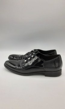 Acheter Derbies noires vernies d’occasion - 15,00 € Derbies noires vernies d’occasion reconditionné disponible sur Claquettes Market