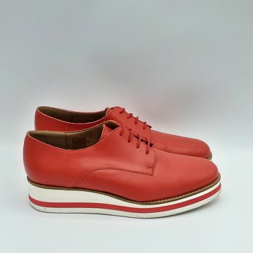 Acheter Derbies rouge de seconde main - 35,00 € | Dero Derbies rouge de seconde main N/A reconditionné disponible sur Claquettes Market | Dero