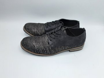 Acheter derby noir de seconde main - 10,00 € derby noir de seconde main reconditionné disponible sur Claquettes Market