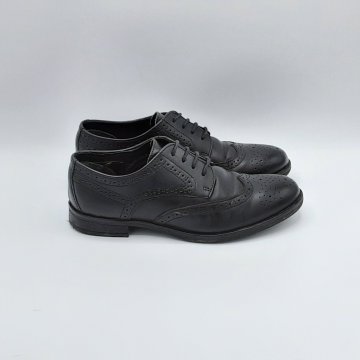 Derby noir de seconde main - 20,00 € Derby noir de seconde main reconditionné disponible sur Claquettes Market