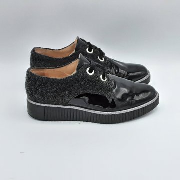 Derby Texto noir de seconde main - 20,00 € Derby Texto noir de seconde main reconditionné disponible sur Claquettes Market