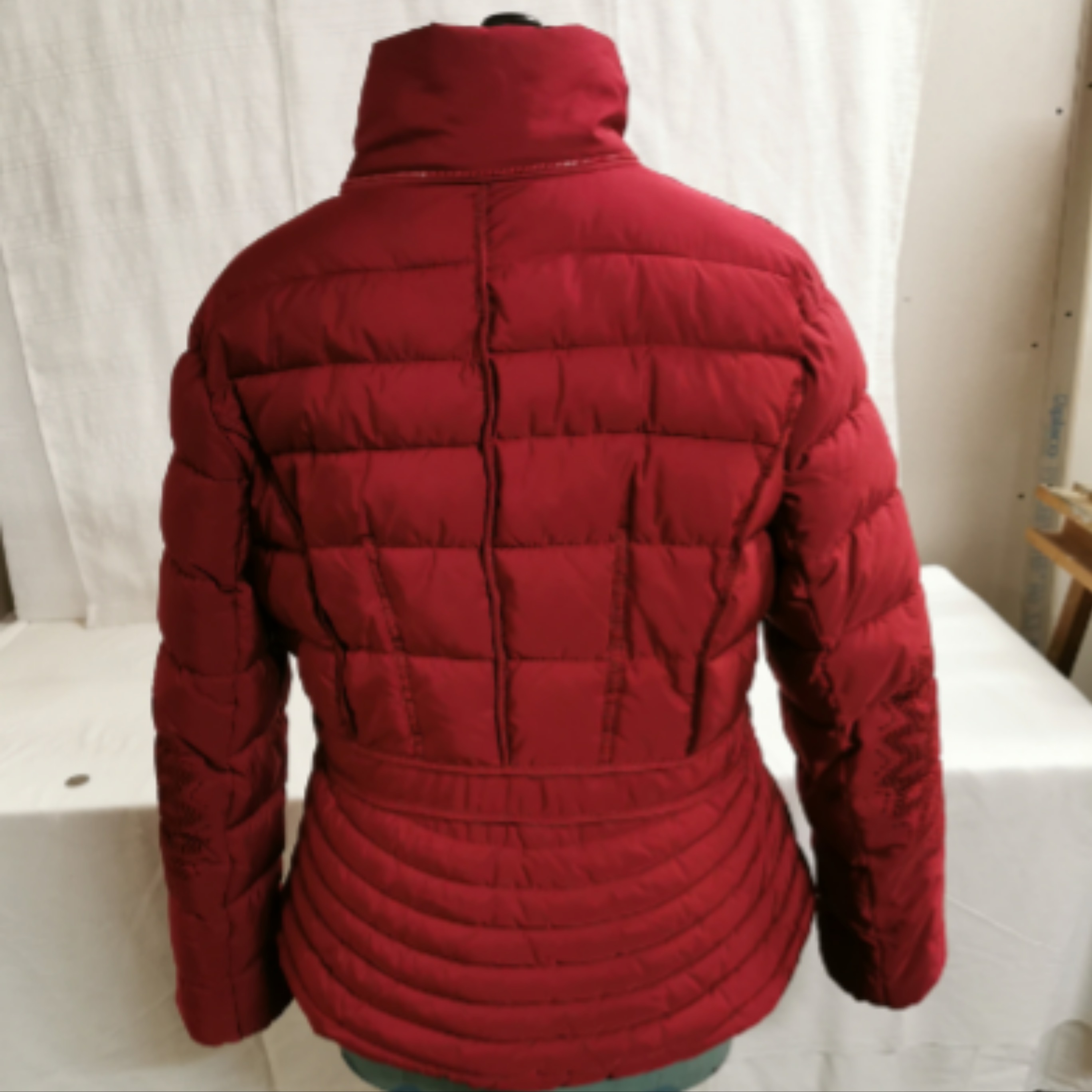 Voir photo 4 de Desigual doudoune rouge . Veste rouge Femme . Desigual doudoune rouge . Veste rouge Femme . Bon état reconditionné photo 4