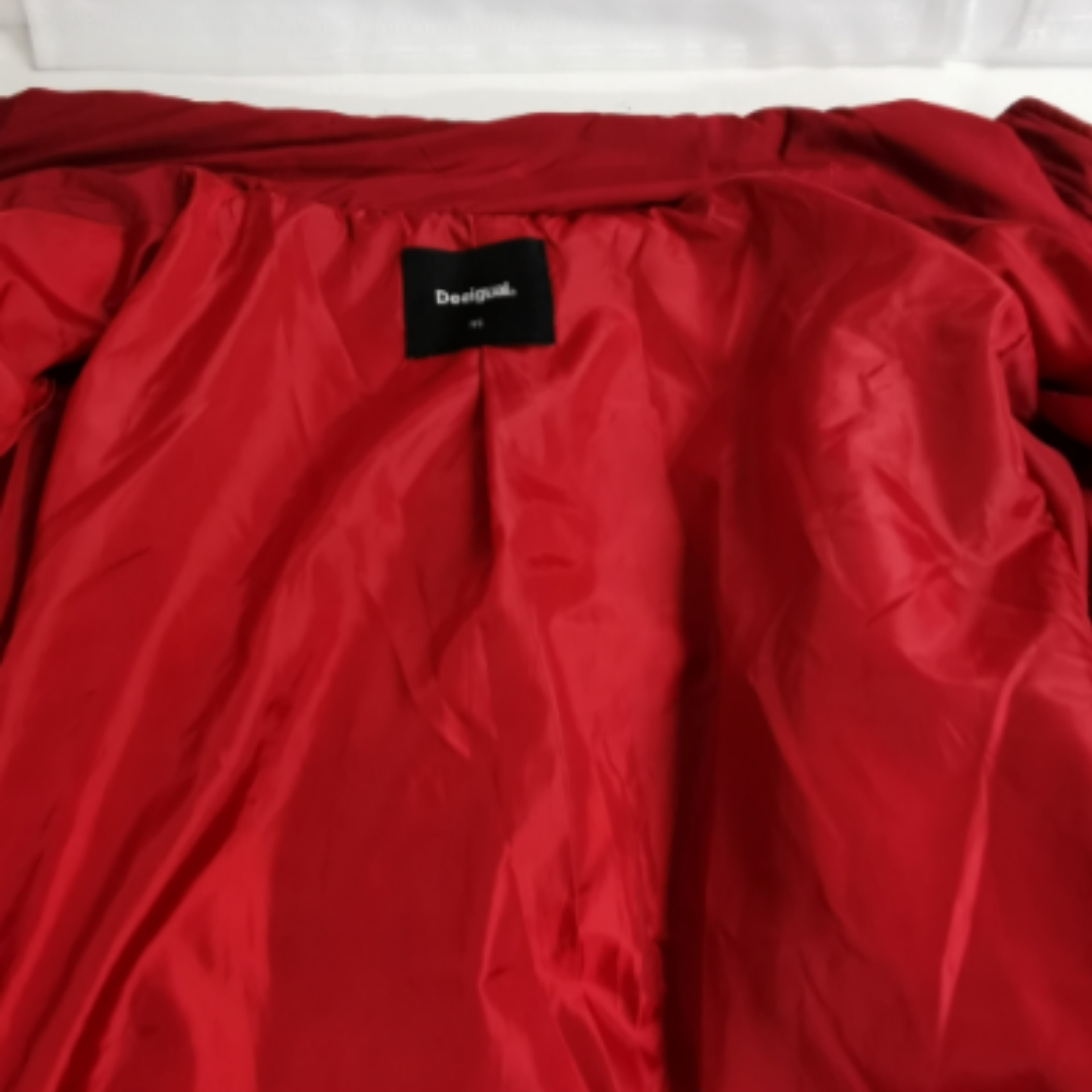 Voir photo 5 de Desigual doudoune rouge . Veste rouge Femme . Desigual doudoune rouge . Veste rouge Femme . Bon état reconditionné photo 5