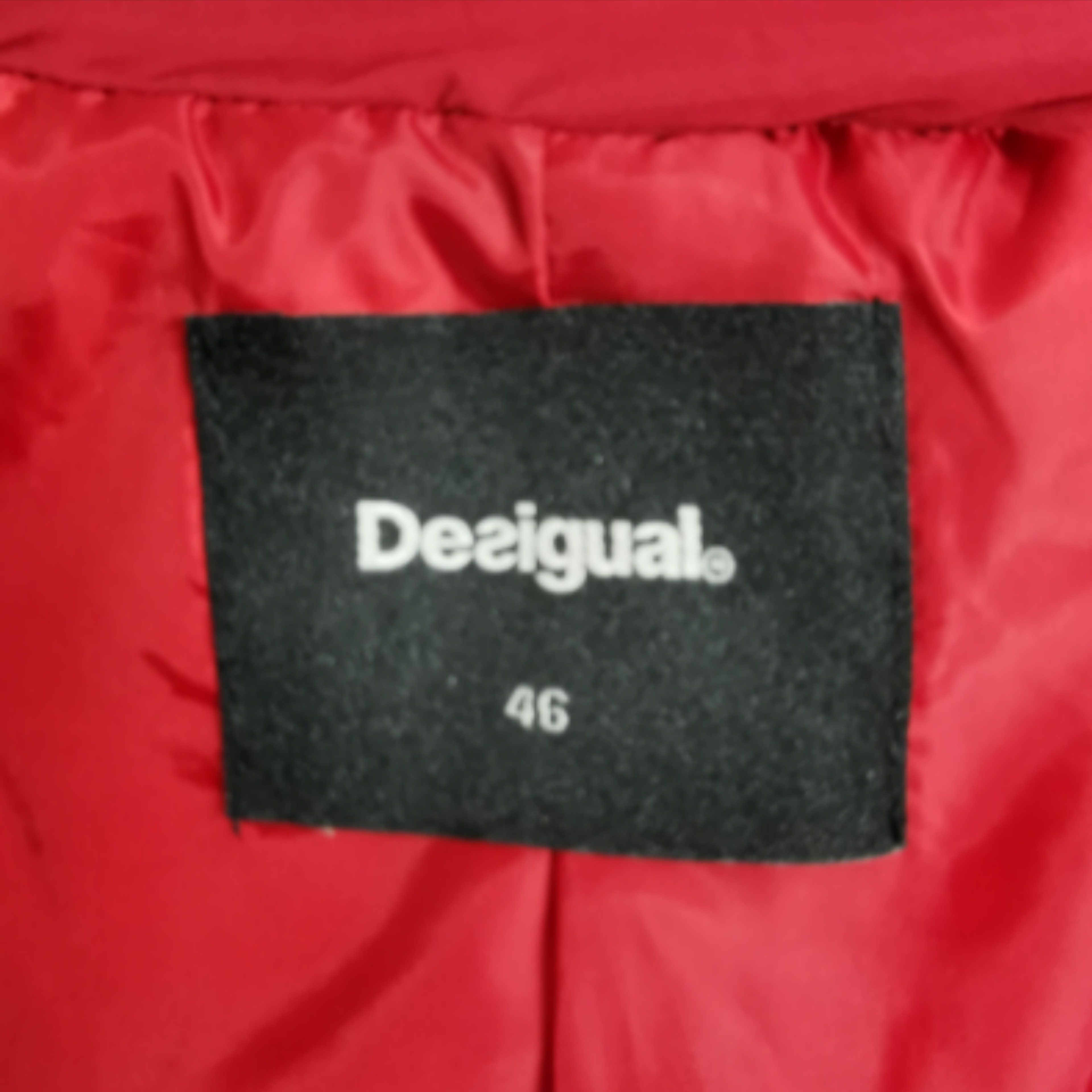 Voir photo 7 de Desigual doudoune rouge . Veste rouge Femme . Desigual doudoune rouge . Veste rouge Femme . Bon état reconditionné photo 7