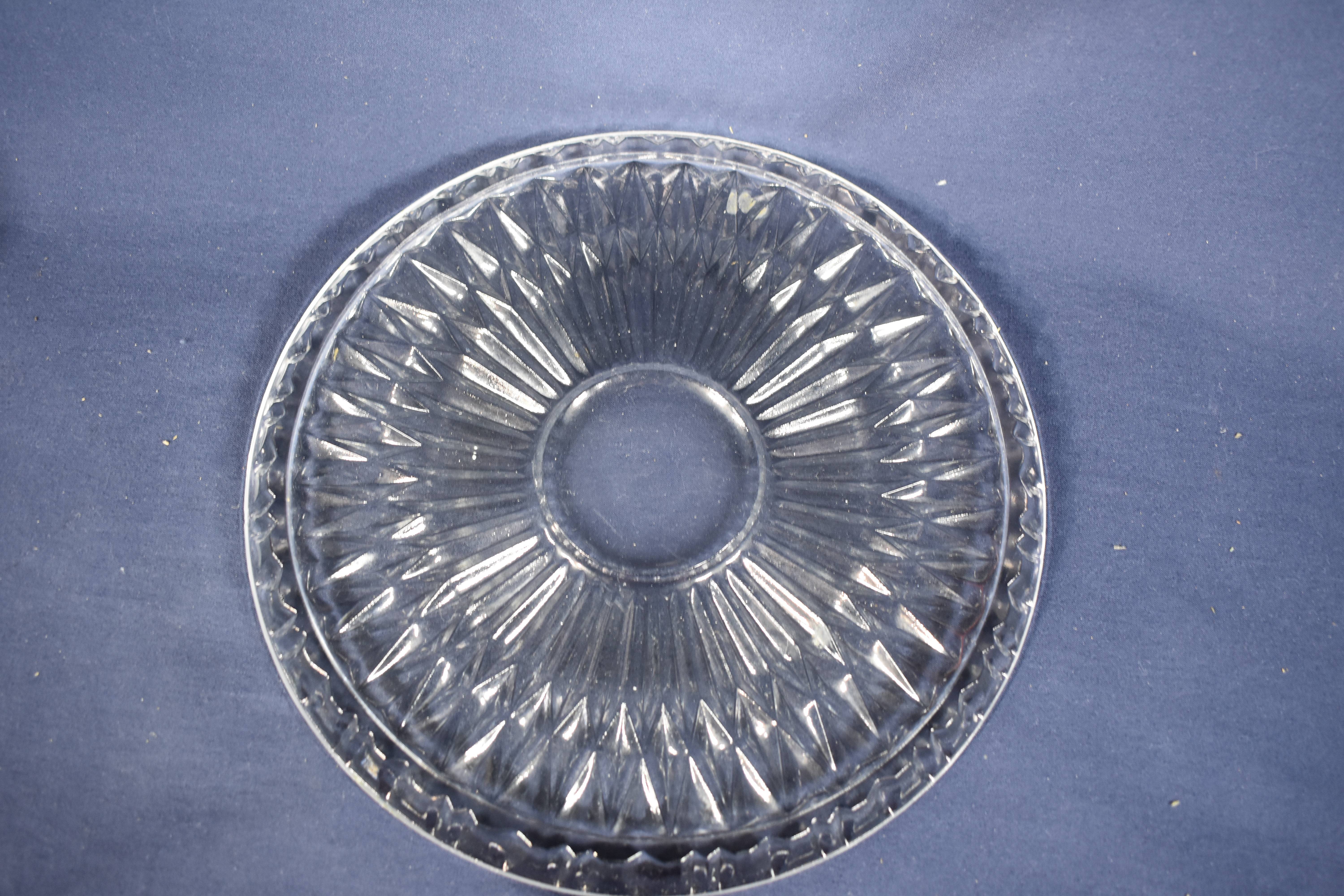 Voir photo 2 de Dessous de plat Diam 23 cm et 2 dessous de bouteille Diam 12 - Cristallerie de Bayel Dessous de plat Diam 23 cm et 2 dessous de bouteille Diam 12 - Cristallerie de Bayel reconditionné photo 2