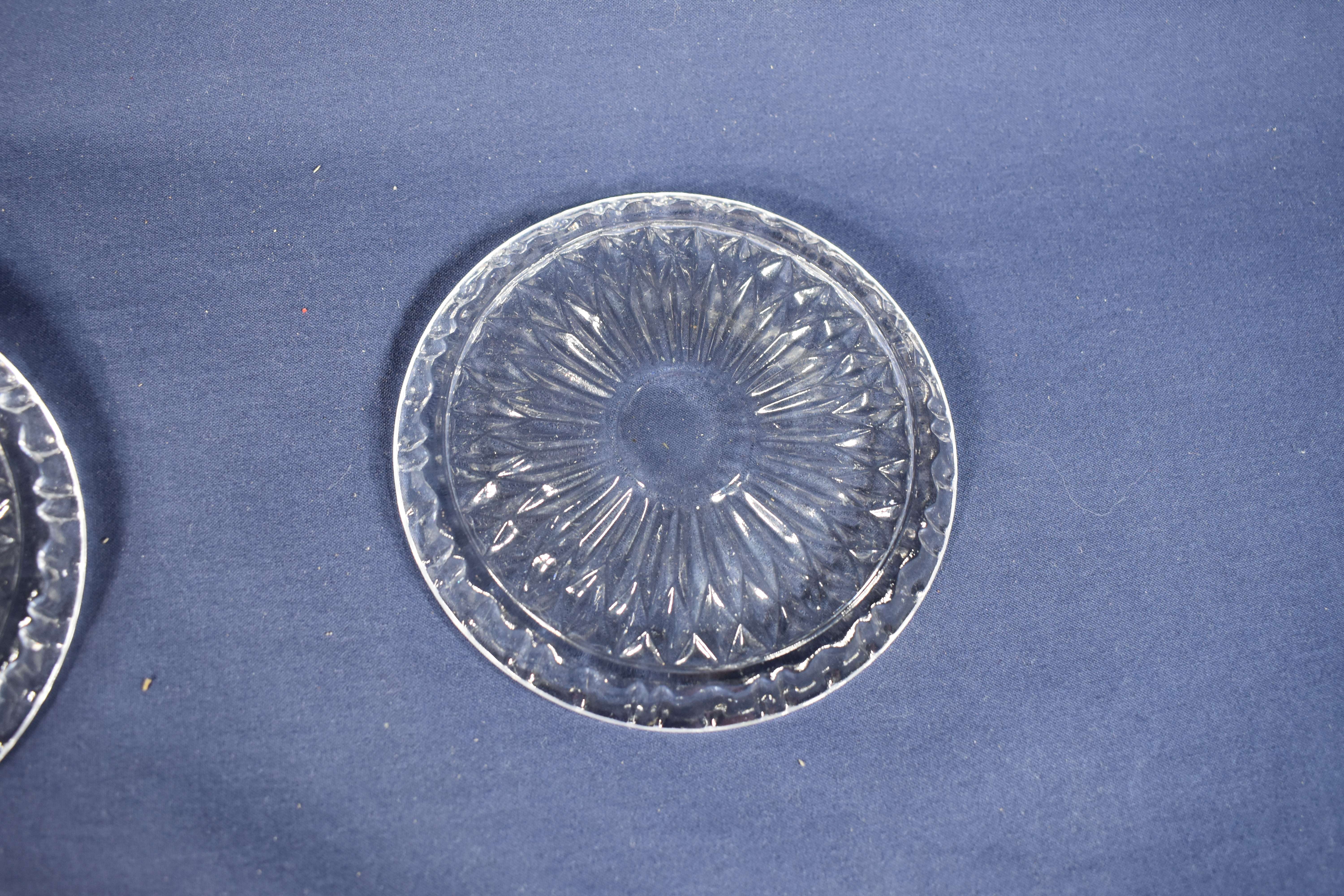 Voir photo 6 de Dessous de plat Diam 23 cm et 2 dessous de bouteille Diam 12 - Cristallerie de Bayel Dessous de plat Diam 23 cm et 2 dessous de bouteille Diam 12 - Cristallerie de Bayel reconditionné photo 6