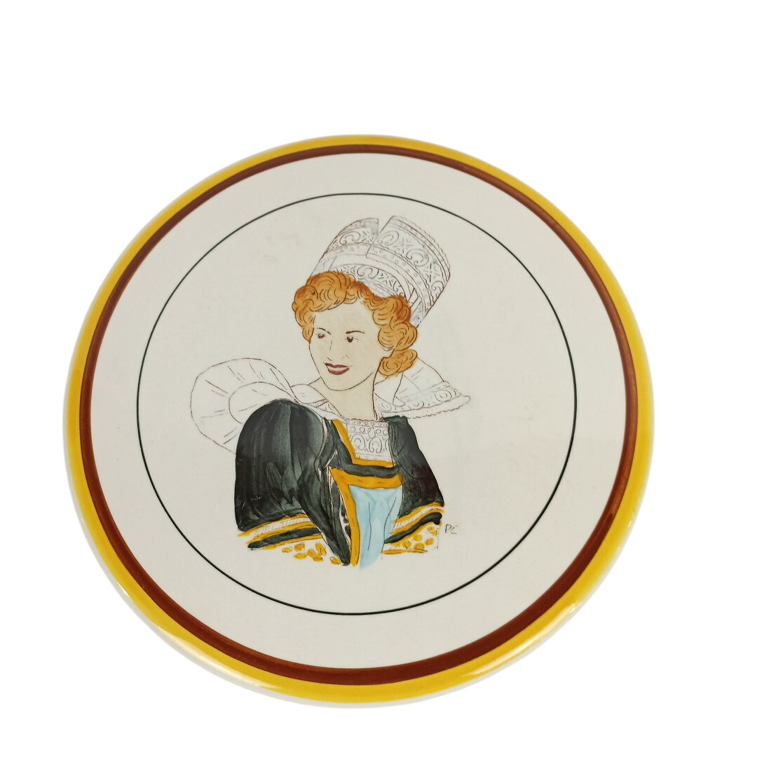 Dessous de plat Ty Breiz Ets Cozic Gourin État correct - 14,00 € Dessous de plat Ty Breiz Ets Cozic Gourin État correct reconditionné disponible sur Label Emmaüs