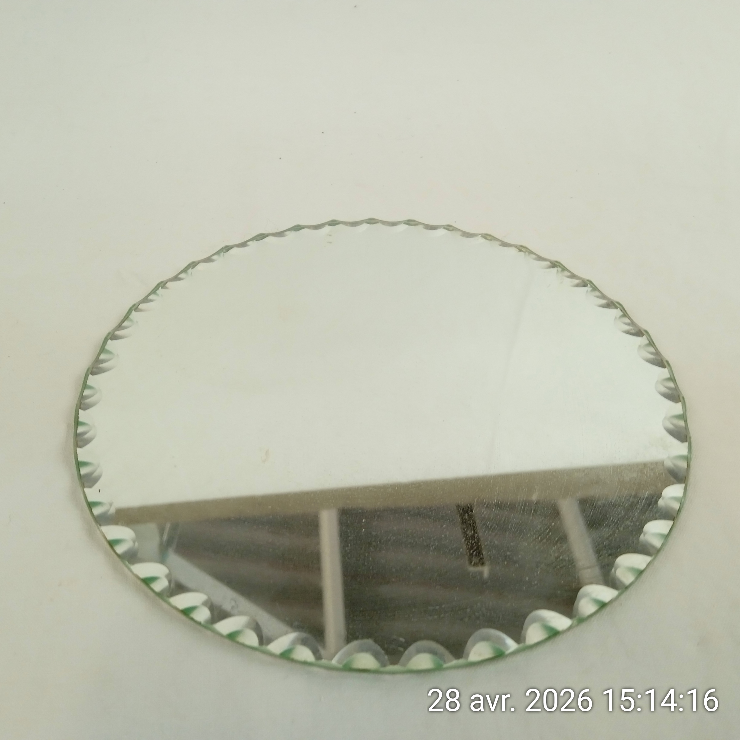Voir photo 3 de Dessous plateau miroir rond ancien biseauté à poser Dessous plateau miroir rond ancien biseauté à poser reconditionné photo 3