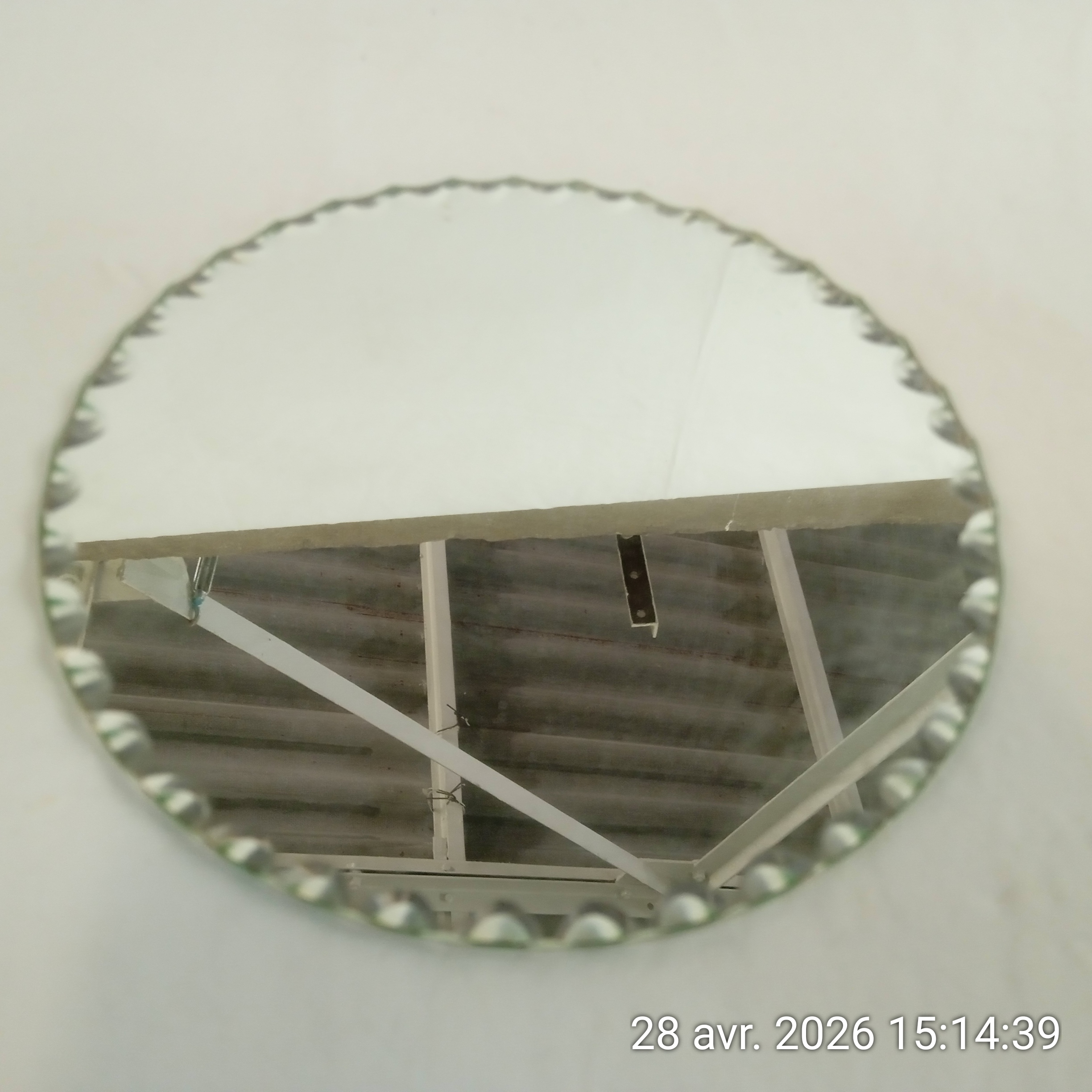 Voir photo 4 de Dessous plateau miroir rond ancien biseauté à poser Dessous plateau miroir rond ancien biseauté à poser reconditionné photo 4