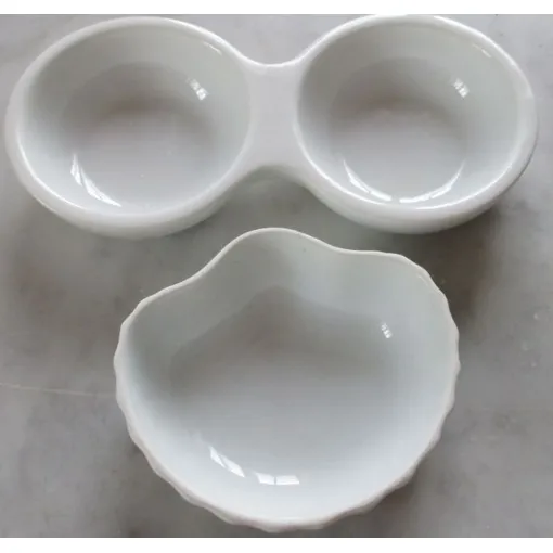Deux Coupelles Blanches-Une En Forme De Coquillage (Diamètre 8.5cm) Et L'autre Double De 16cm De Long (2 Alvéoles De Diamètre 6cm Chaque)-Porcelaine Artisanale Anglaise occasion reconditionné disponible sur Rakuten