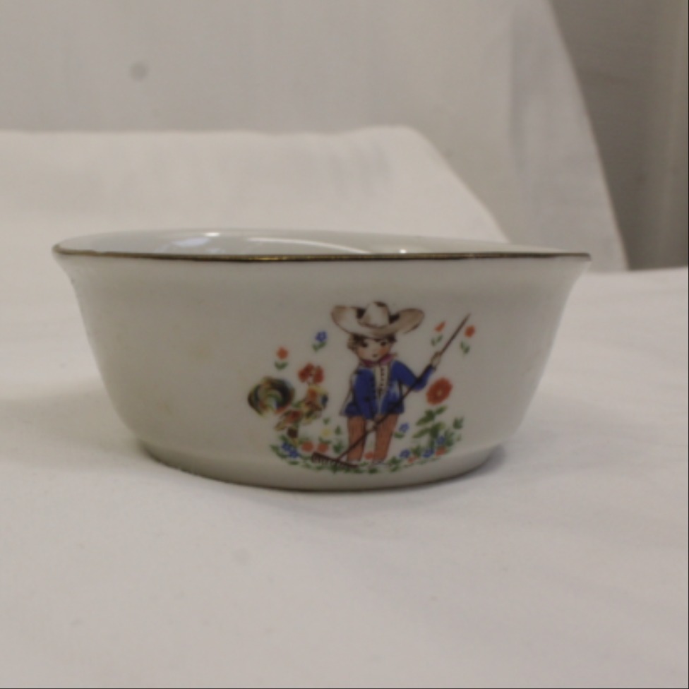 Voir photo 3 de Dinette en porcelaine Dinette en porcelaine Très bon état reconditionné photo 3
