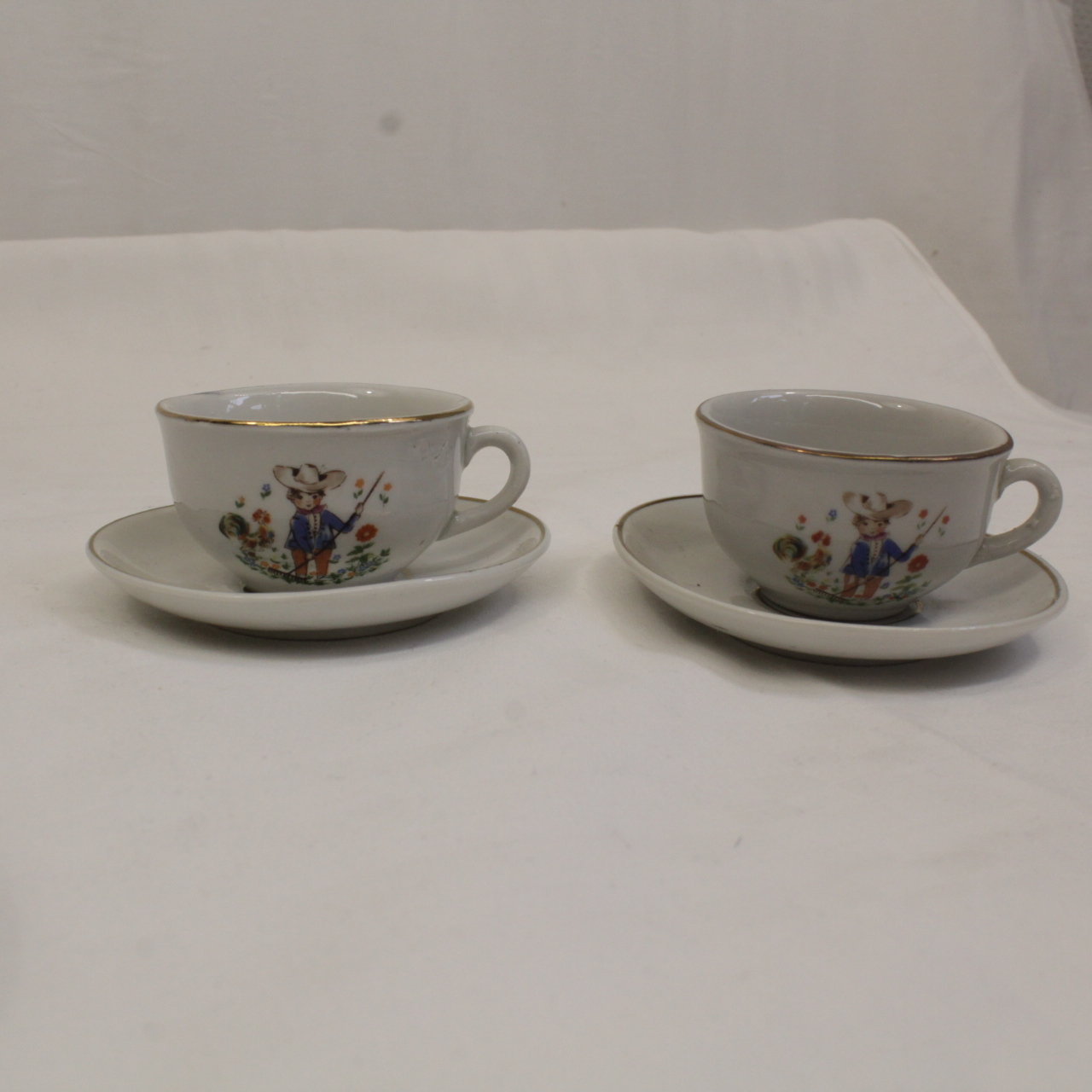 Voir photo 4 de Dinette en porcelaine Dinette en porcelaine Très bon état reconditionné photo 4