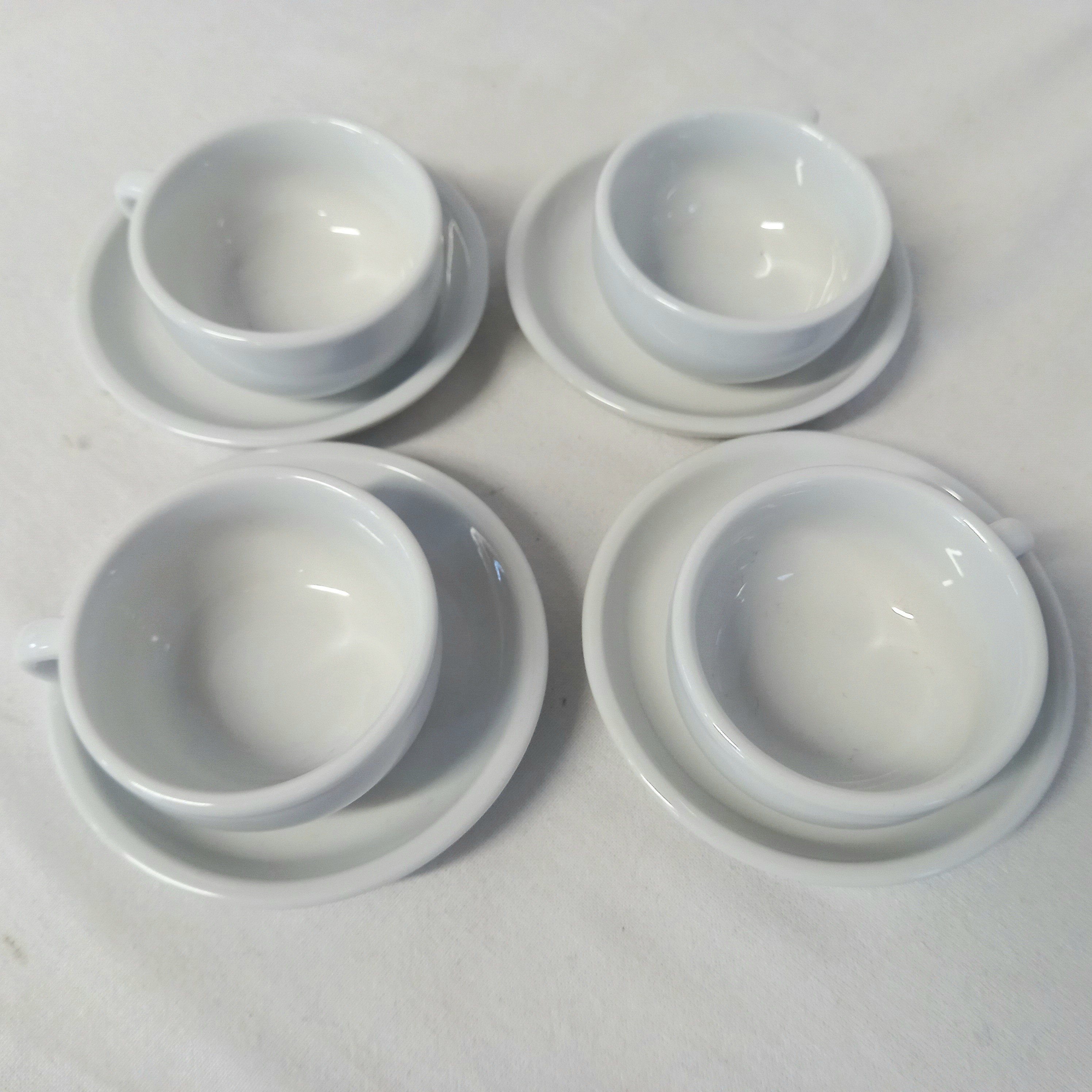 Voir photo 2 de Dinette en porcelaine - quatre tasses et quatre soucoupes, un sucrier, une casserole, une verseuse à lait, une cafetière Dinette en porcelaine - quatre tasses et quatre soucoupes, un sucrier, une casserole, une verseuse à lait, une cafetière Très bon état reconditionné photo 2