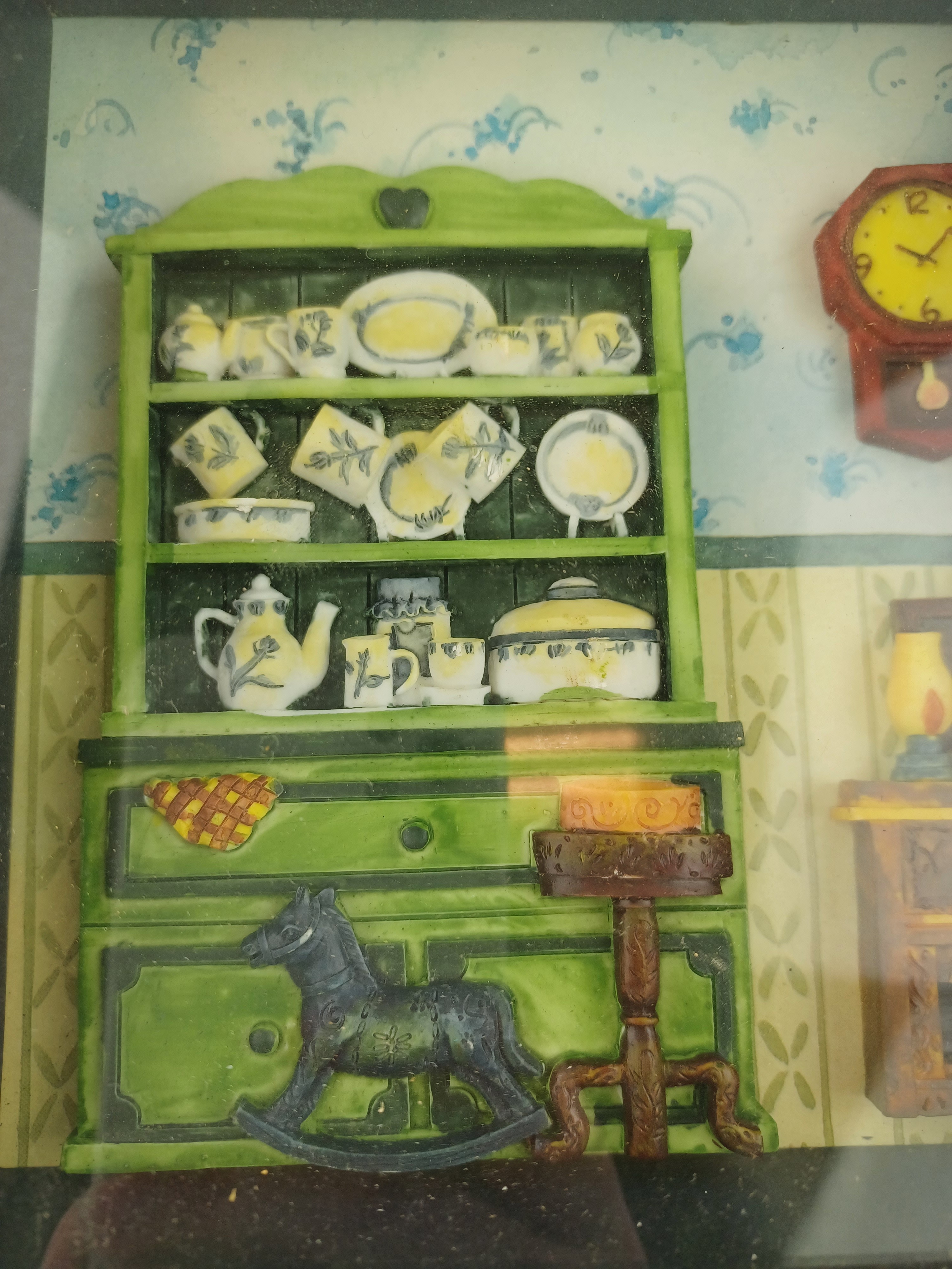 Voir photo 2 de Diorama d'un buffet plein d'un service de table dans un salon bleu de 21x16cm, avec accroches murales Diorama d'un buffet plein d'un service de table dans un salon bleu de 21x16cm, avec accroches murales Très bon état reconditionné photo 2