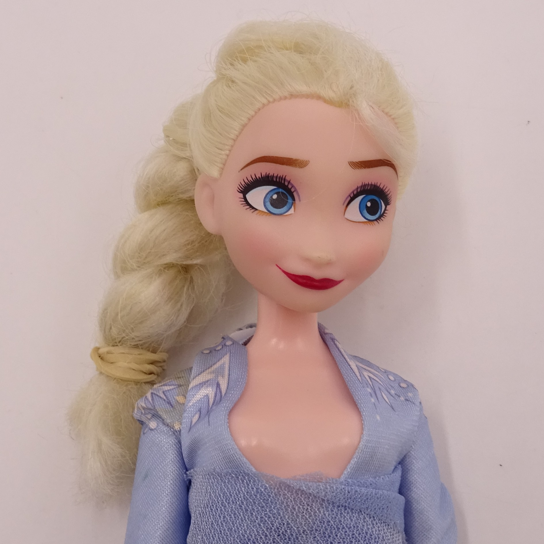 Voir photo 2 de DISNEY Lot de 2 poupée princesses interractives "La Reine des Neiges" (Elsa et Anna) DISNEY Lot de 2 poupée princesses interractives "La Reine des Neiges" (Elsa et Anna) Bon état reconditionné photo 2