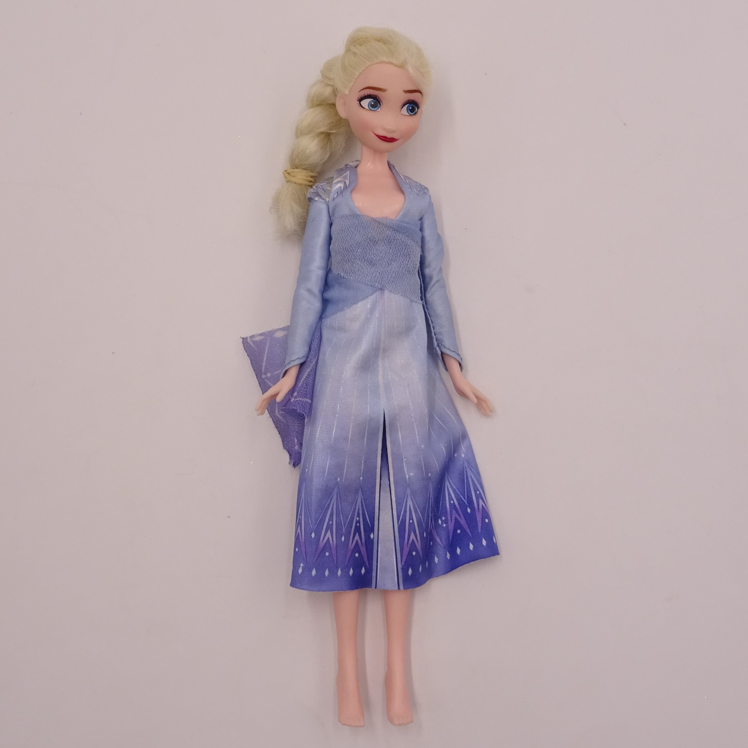 Voir photo 3 de DISNEY Lot de 2 poupée princesses interractives "La Reine des Neiges" (Elsa et Anna) DISNEY Lot de 2 poupée princesses interractives "La Reine des Neiges" (Elsa et Anna) Bon état reconditionné photo 3