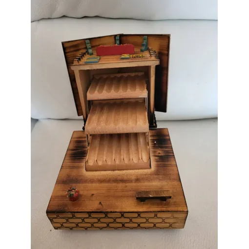 Distributeur de cigarettes en forme de châlet artisanal en bois musical, s'ouvre avec 3 plateaux Bon état reconditionné disponible sur Rakuten