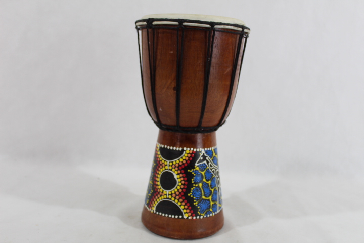 Djembé africain 4 pouce en bois et peau de chèvre Très bon état - 17,50 € Djembé africain 4 pouce en bois et peau de chèvre Très bon état reconditionné disponible sur Label Emmaüs