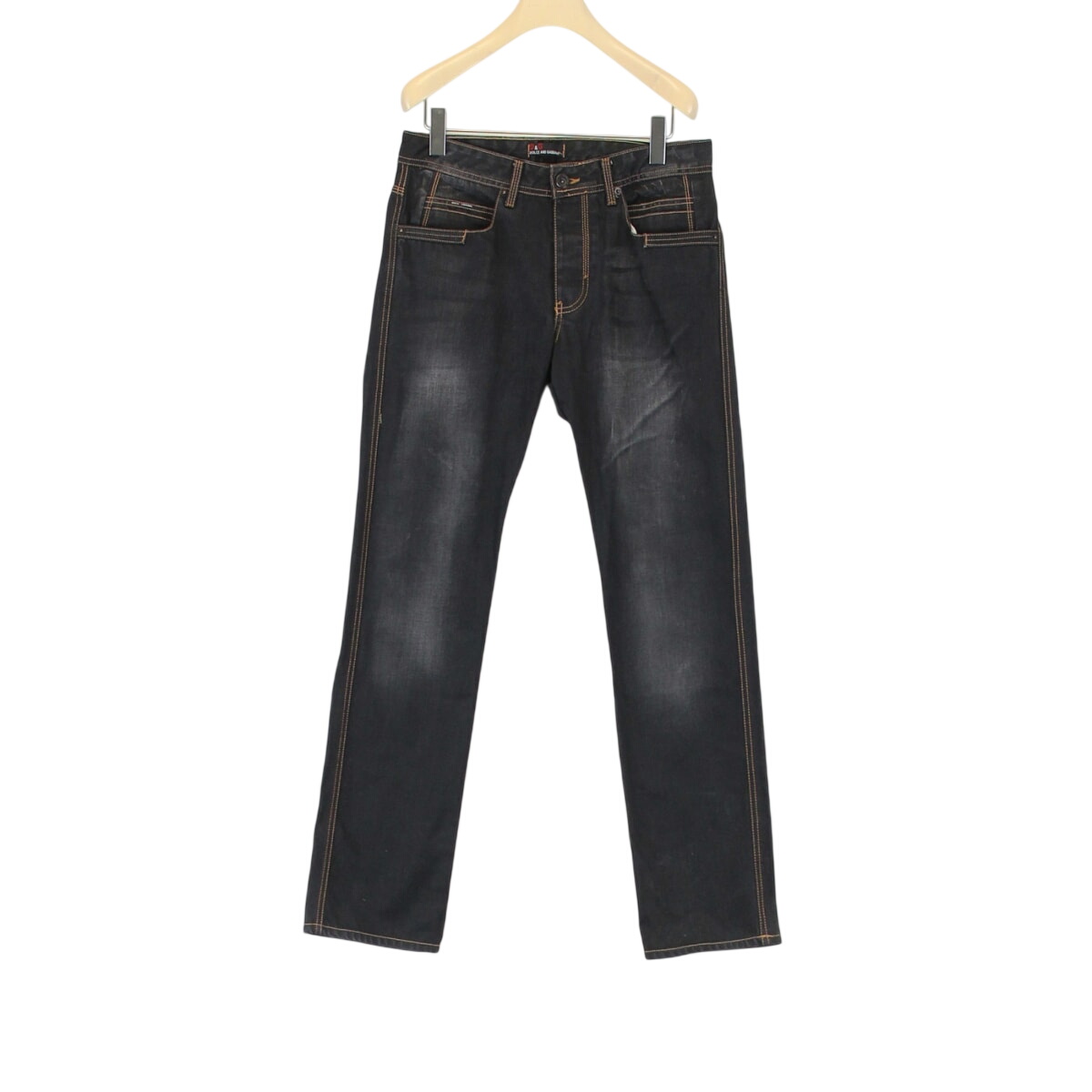 Dolce & Gabbana - jeans en coton - taille 42 Très bon état - 32,00 € Dolce & Gabbana - jeans en coton - taille 42 Très bon état reconditionné disponible sur Label Emmaüs