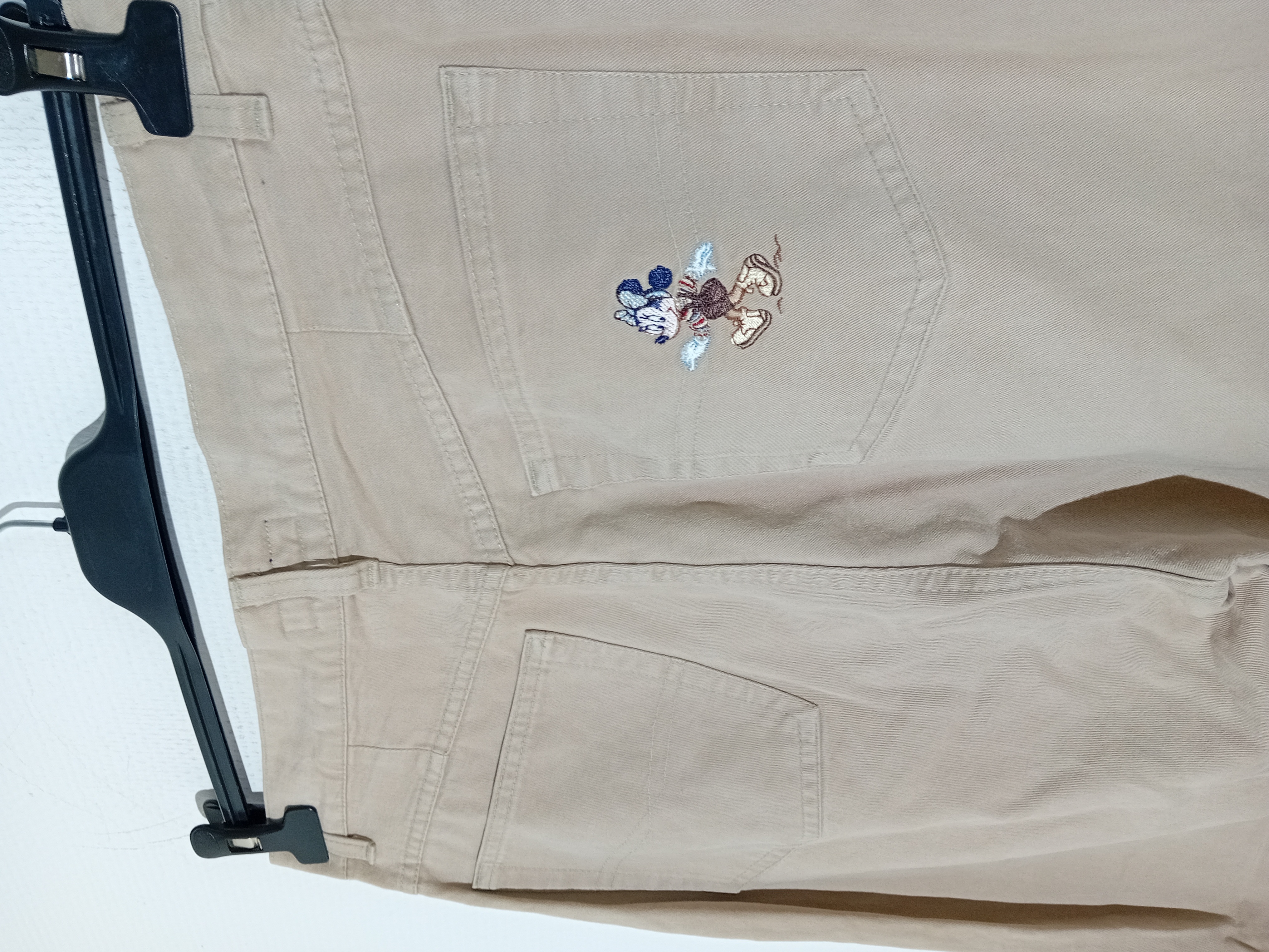 Voir photo 3 de Donaldson Pantalon Beige Brodé Disney Taille M 38 (T3742) Donaldson Pantalon Beige Brodé Disney Taille M 38 (T3742) Très bon état reconditionné photo 3